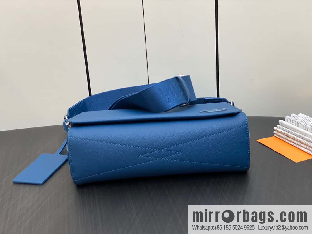 [Original order boutique] M22505 dark blue M21363 full leather men's bag messenger bag series Takeoff messenger bag