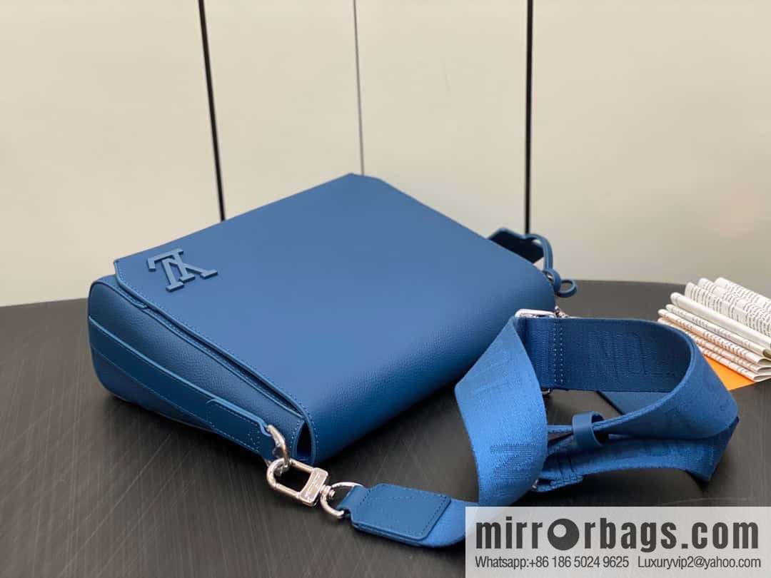 [Original order boutique] M22505 dark blue M21363 full leather men's bag messenger bag series Takeoff messenger bag