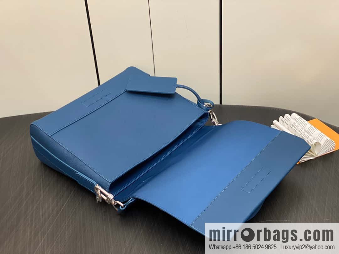 [Original order boutique] M22505 dark blue M21363 full leather men's bag messenger bag series Takeoff messenger bag