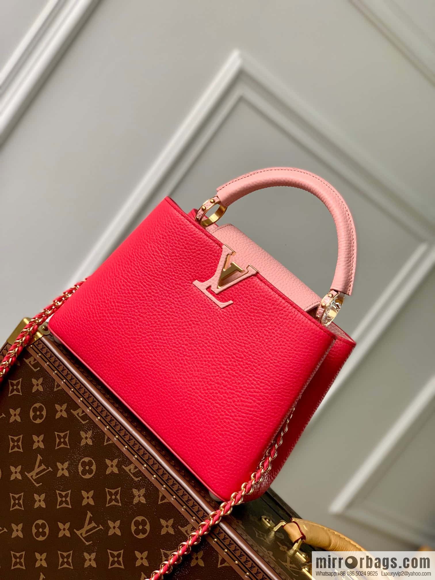 M21689 Capucines small, handbag