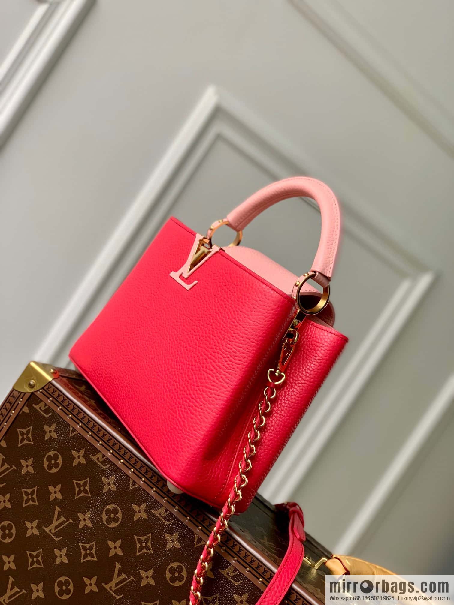M21689 Capucines small, handbag
