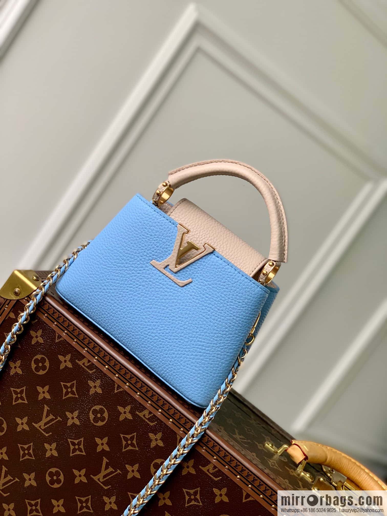 M21887 Capucines BB handbag