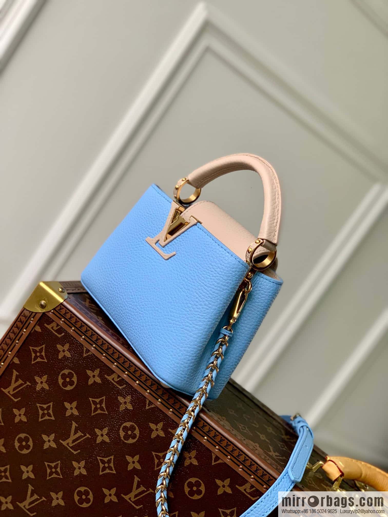 M21887 Capucines BB handbag