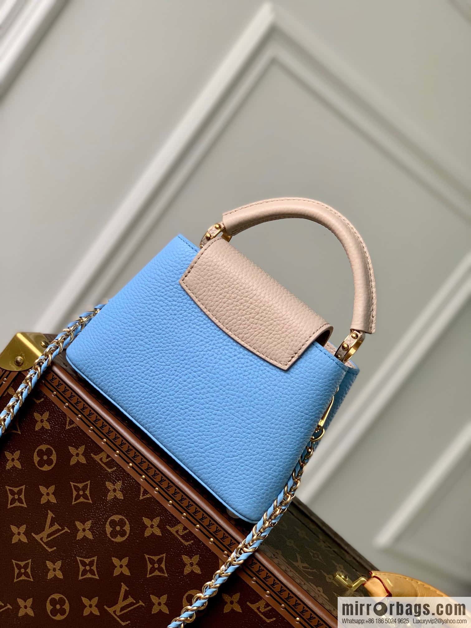 M21887 Capucines BB handbag