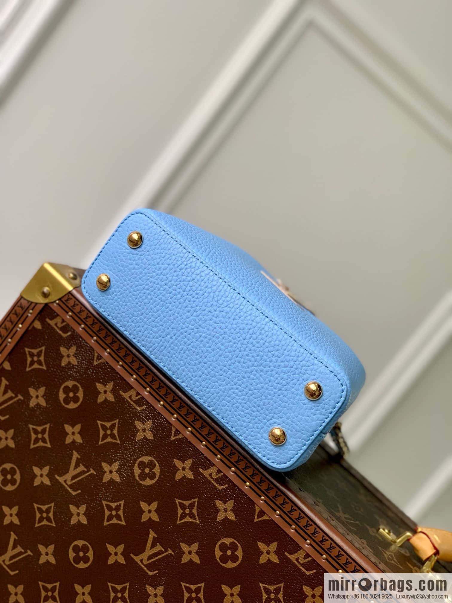 M21887 Capucines BB handbag