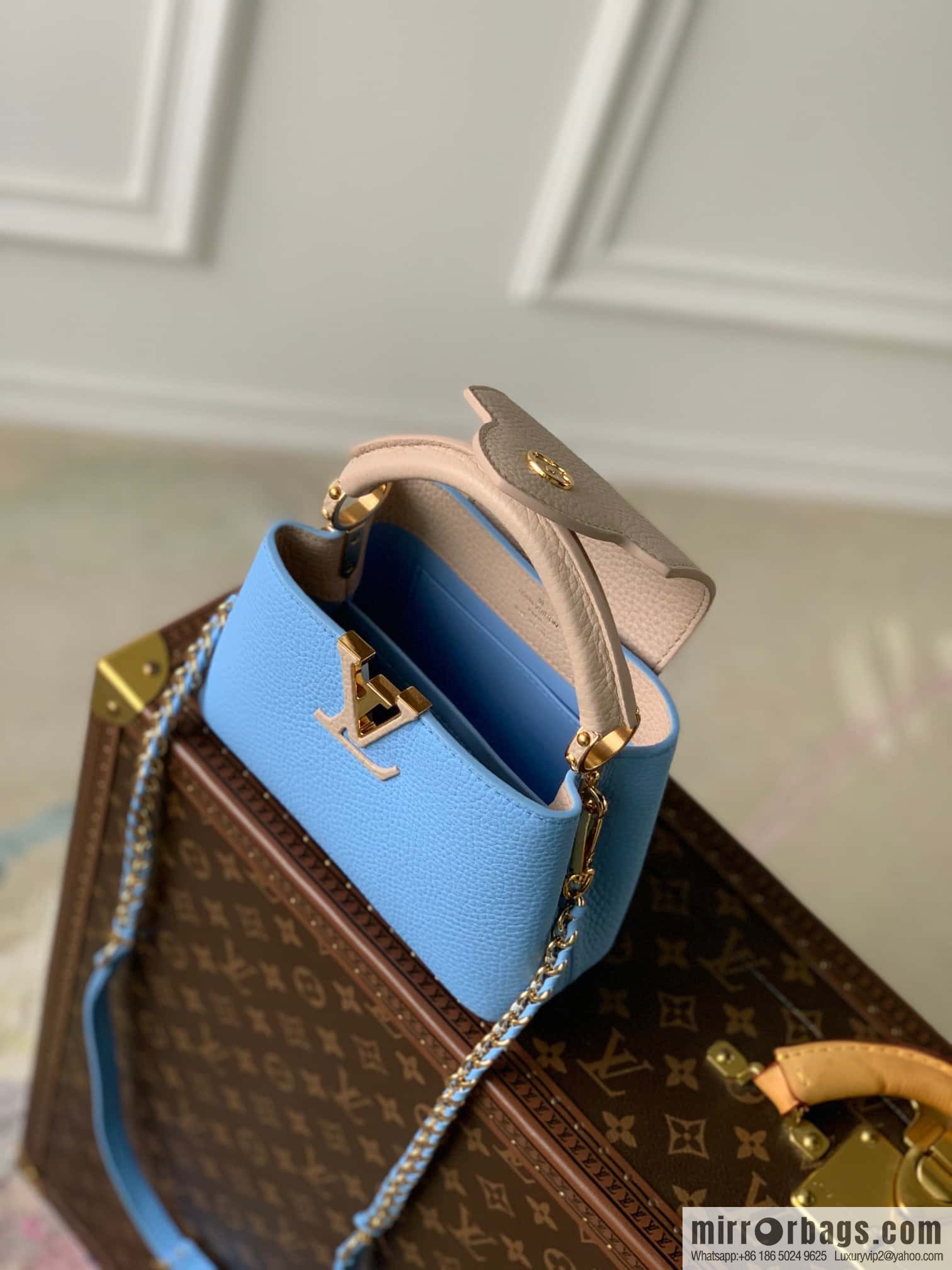 M21887 Capucines BB handbag