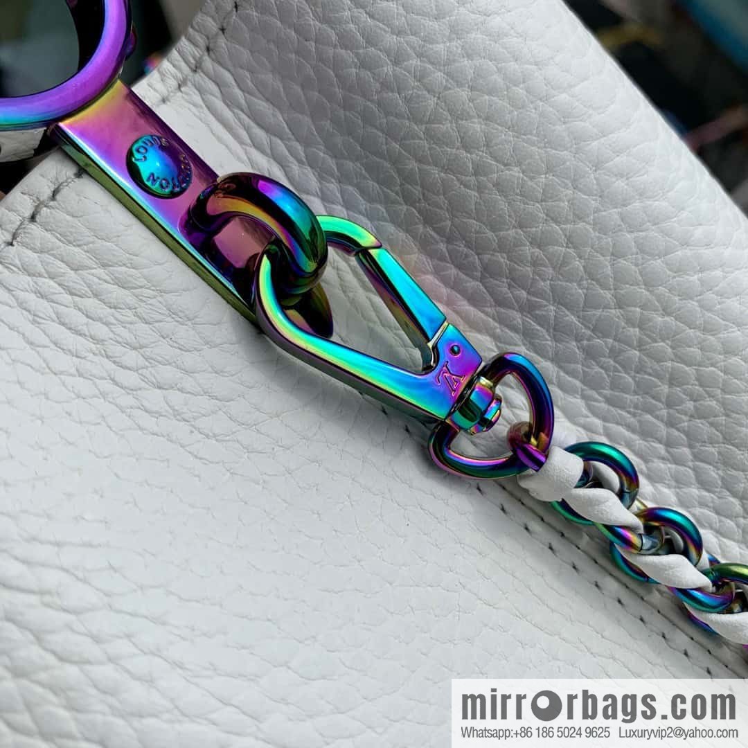 M22055 CAPUCINES medium handbag