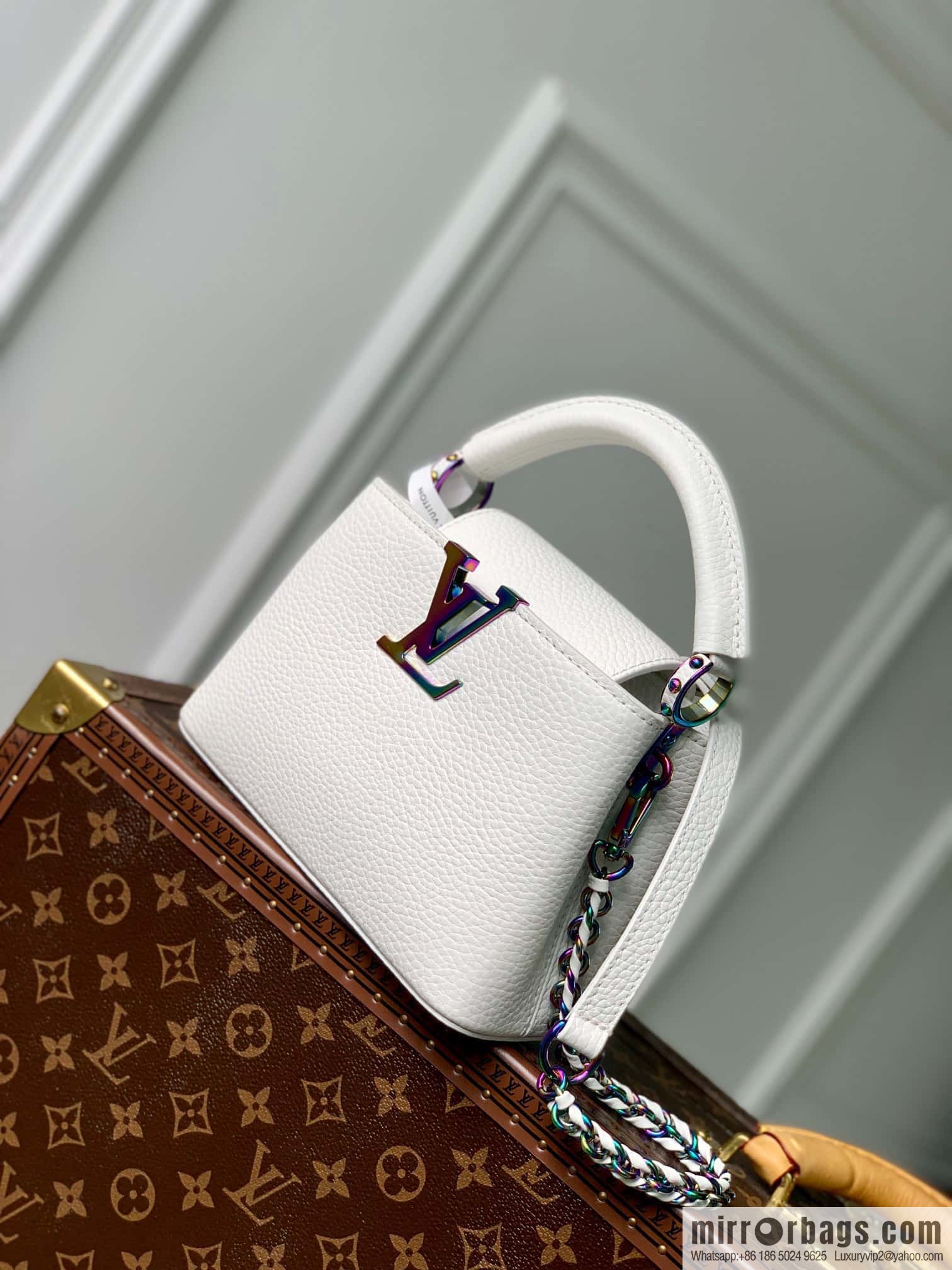 M22054 CAPUCINES BB handbag