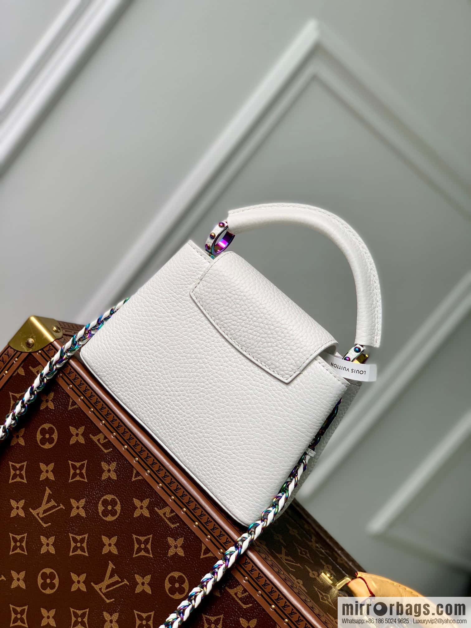 M22054 CAPUCINES BB handbag