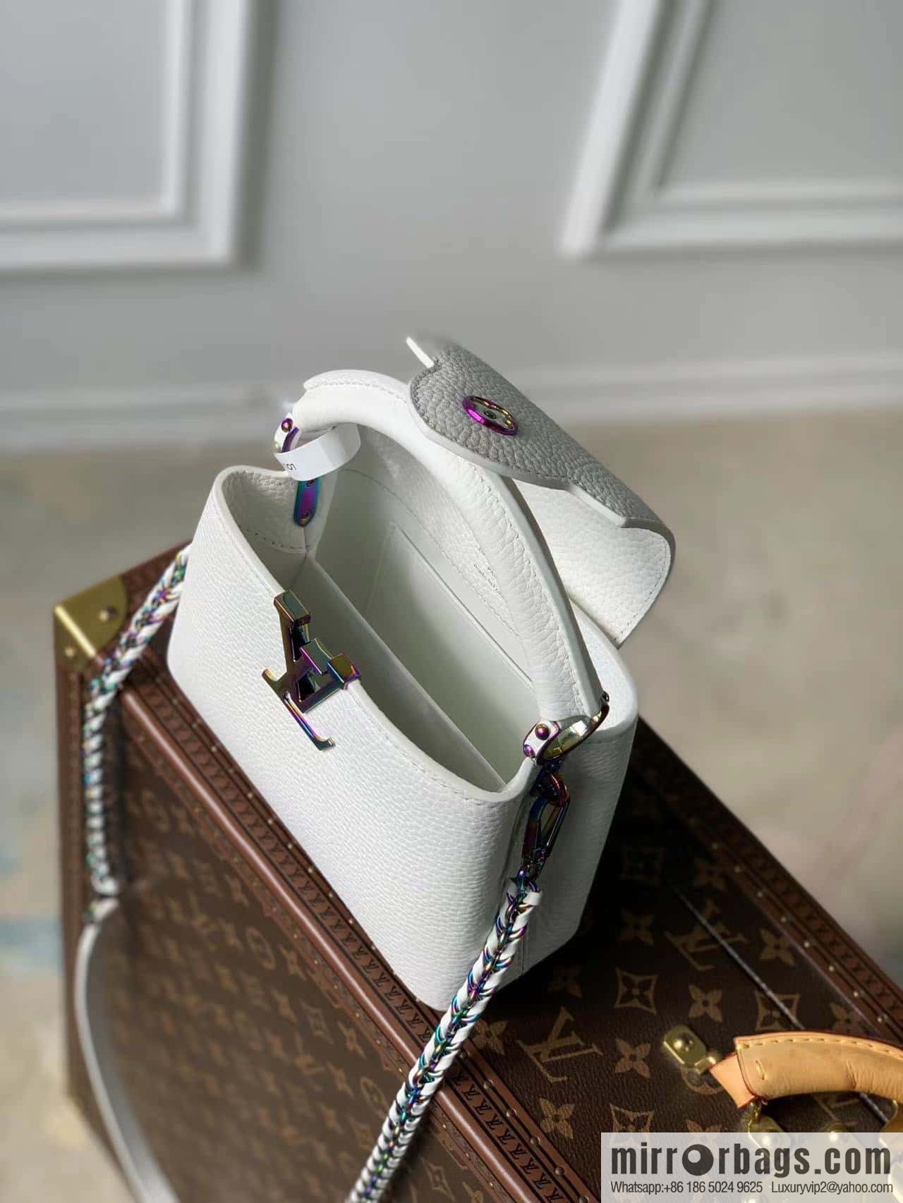 M22054 CAPUCINES BB handbag