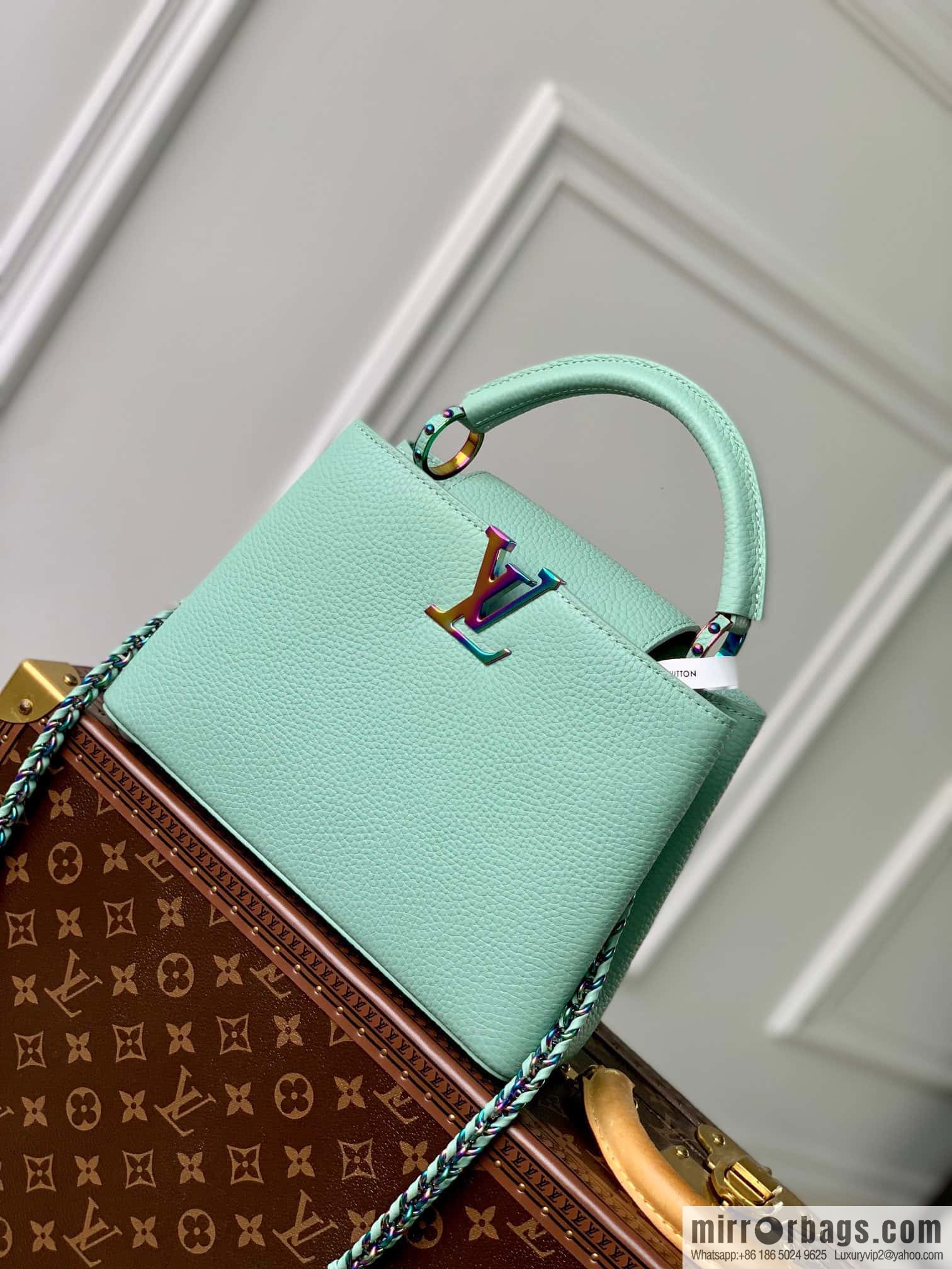 M22055 CAPUCINES small handbag