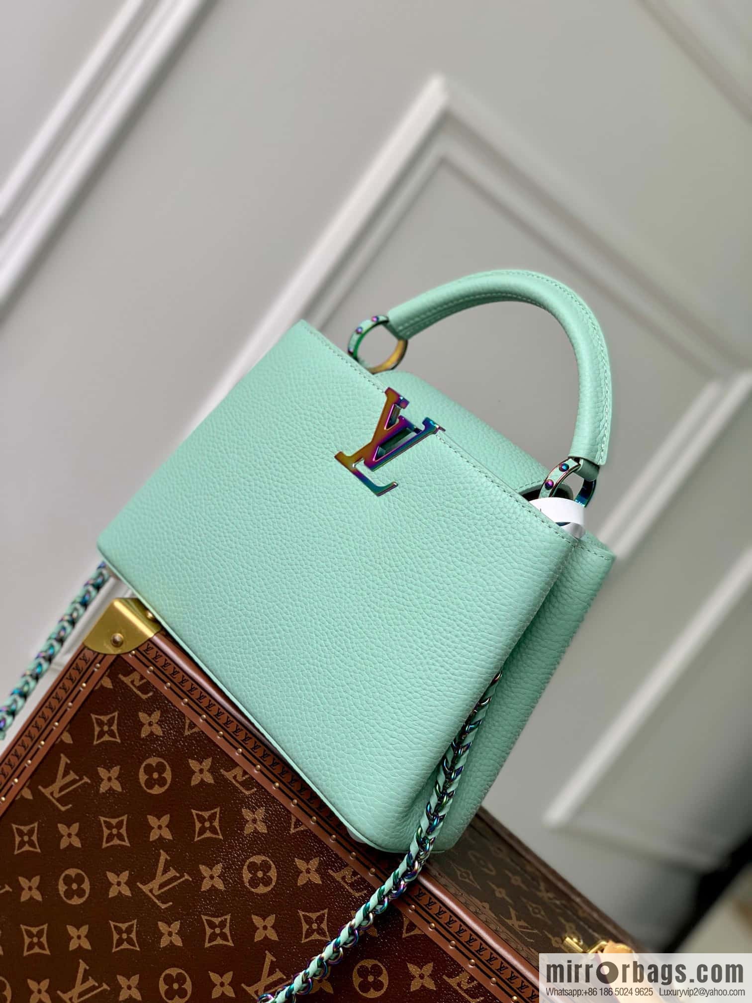 M22055 CAPUCINES small handbag