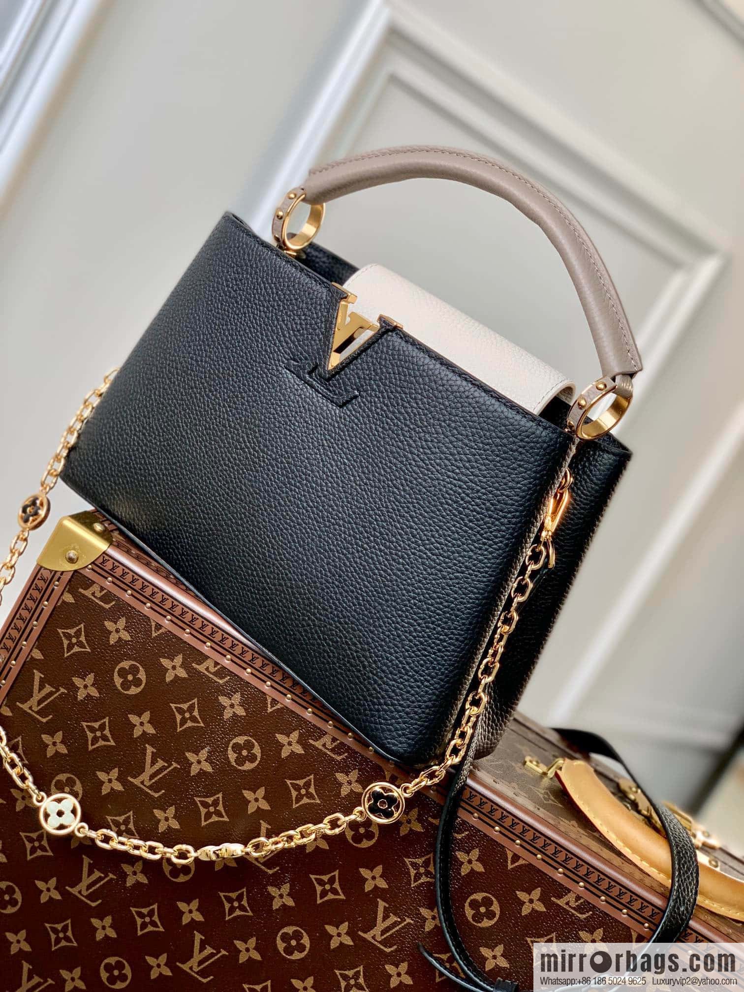 M20708 CAPUCINES medium handbag