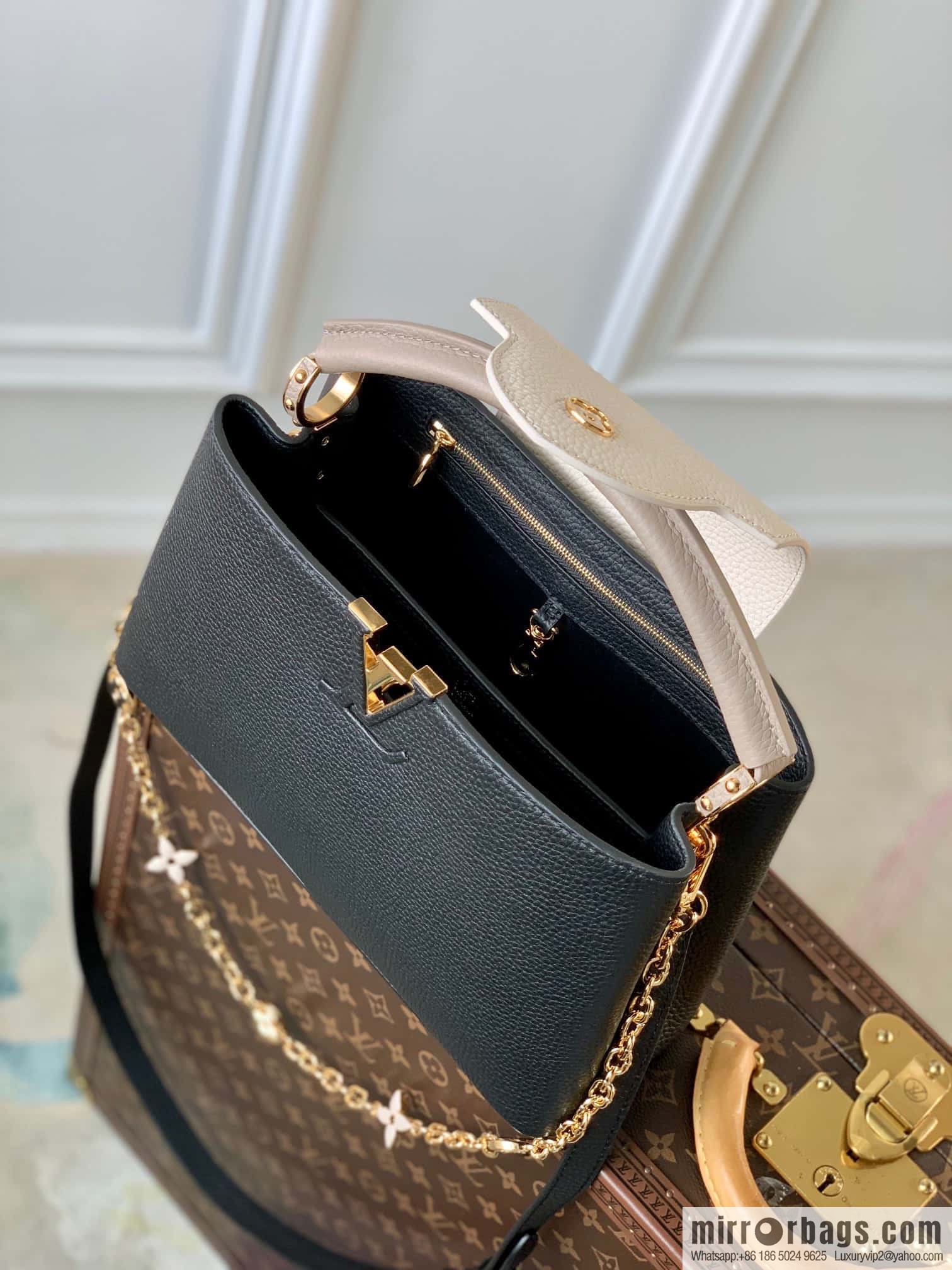 M20708 CAPUCINES medium handbag