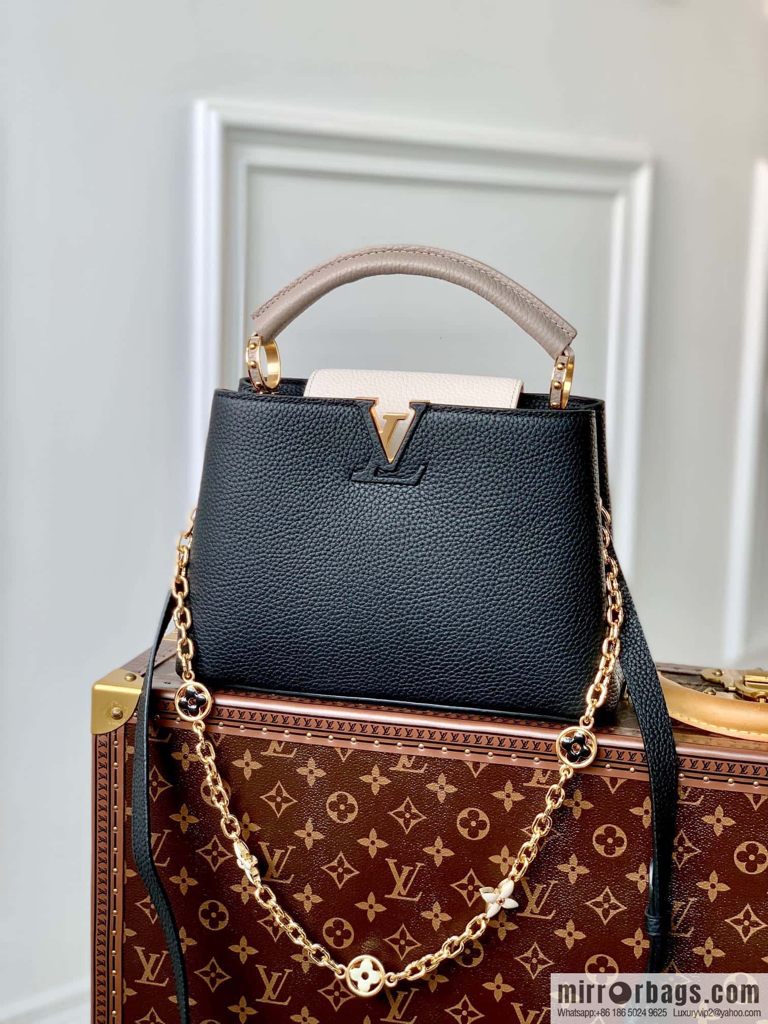 [Exclusive real shot M20708 black/small] Capucines BB handbag