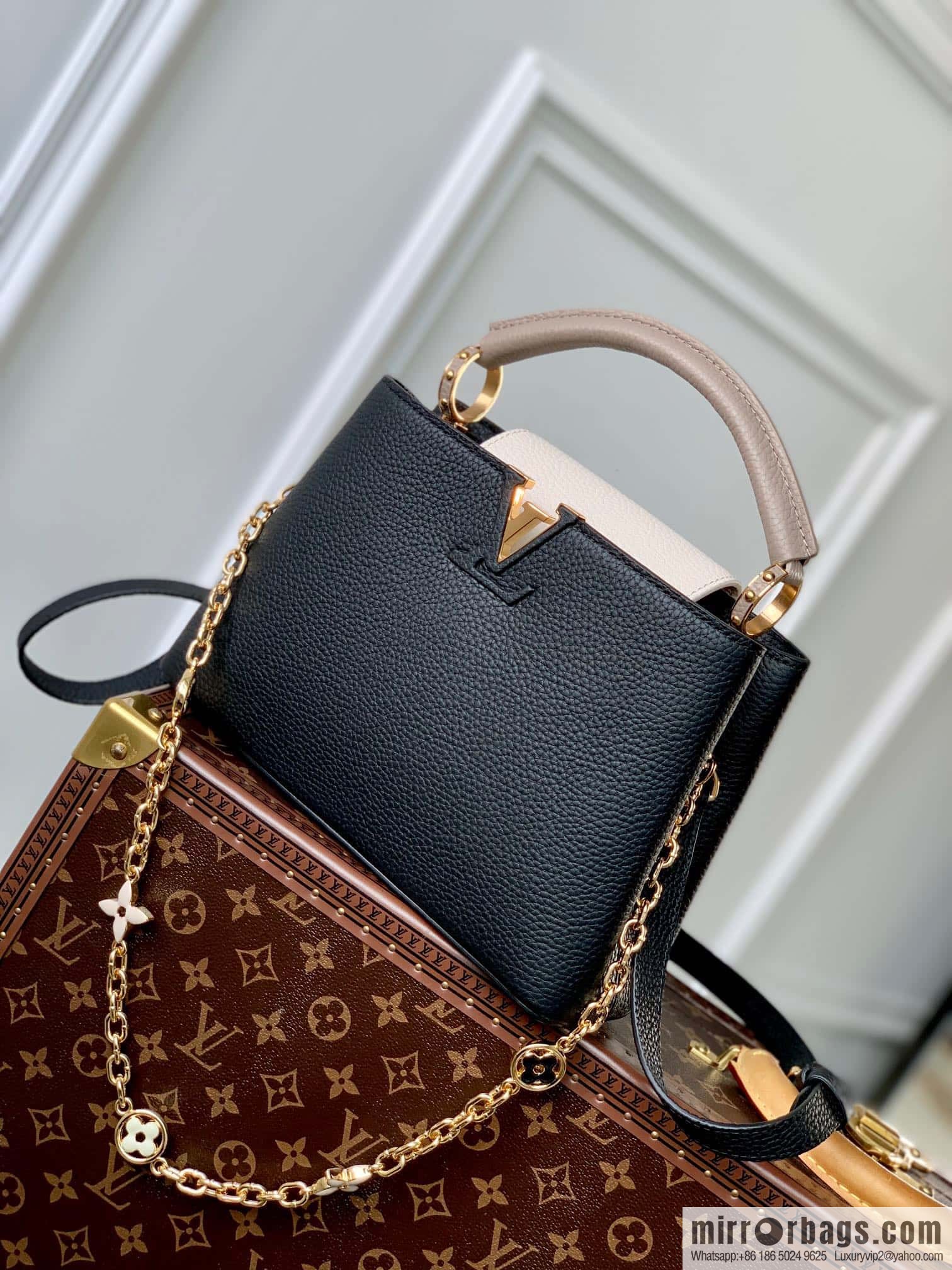 [Exclusive real shot M20708 black/small] Capucines BB handbag