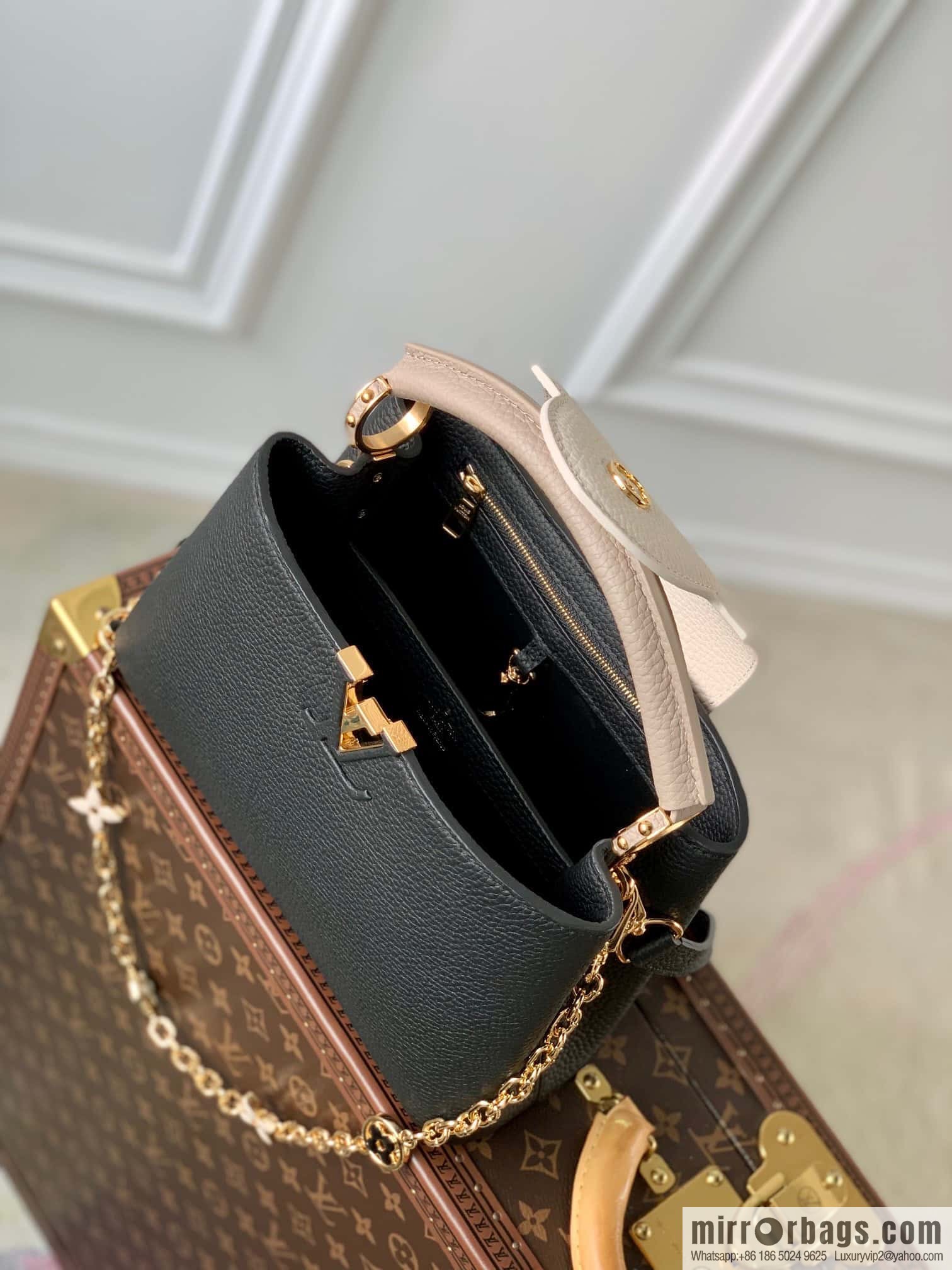 [Exclusive real shot M20708 black/small] Capucines BB handbag