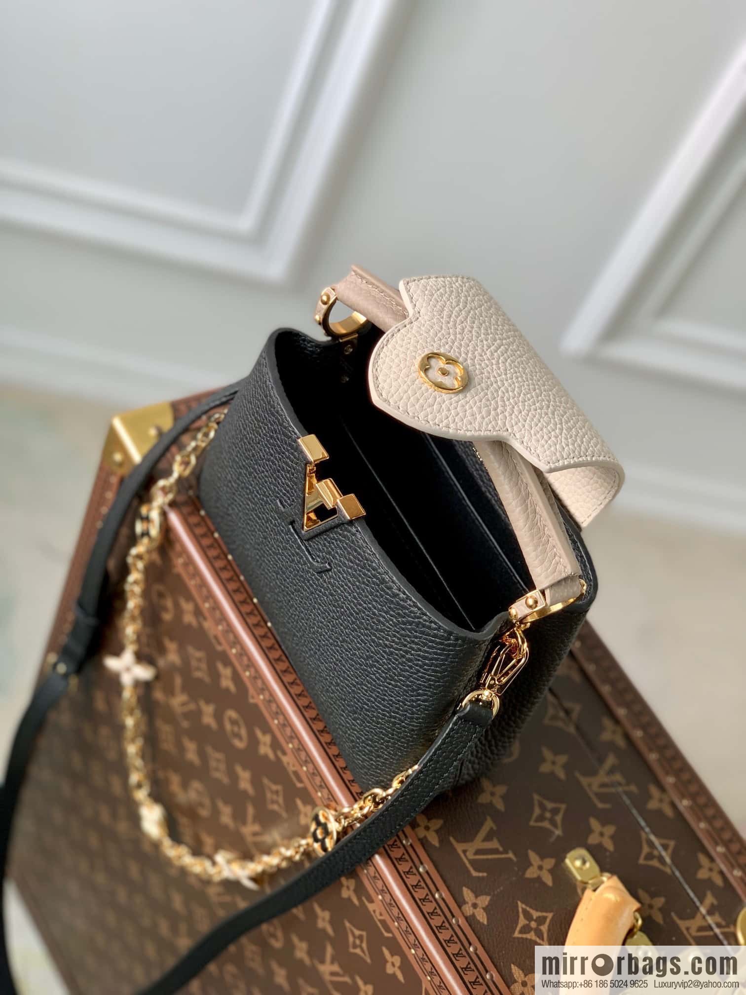 [Exclusive real shot M20708 black/mini] Capucines mini handbag