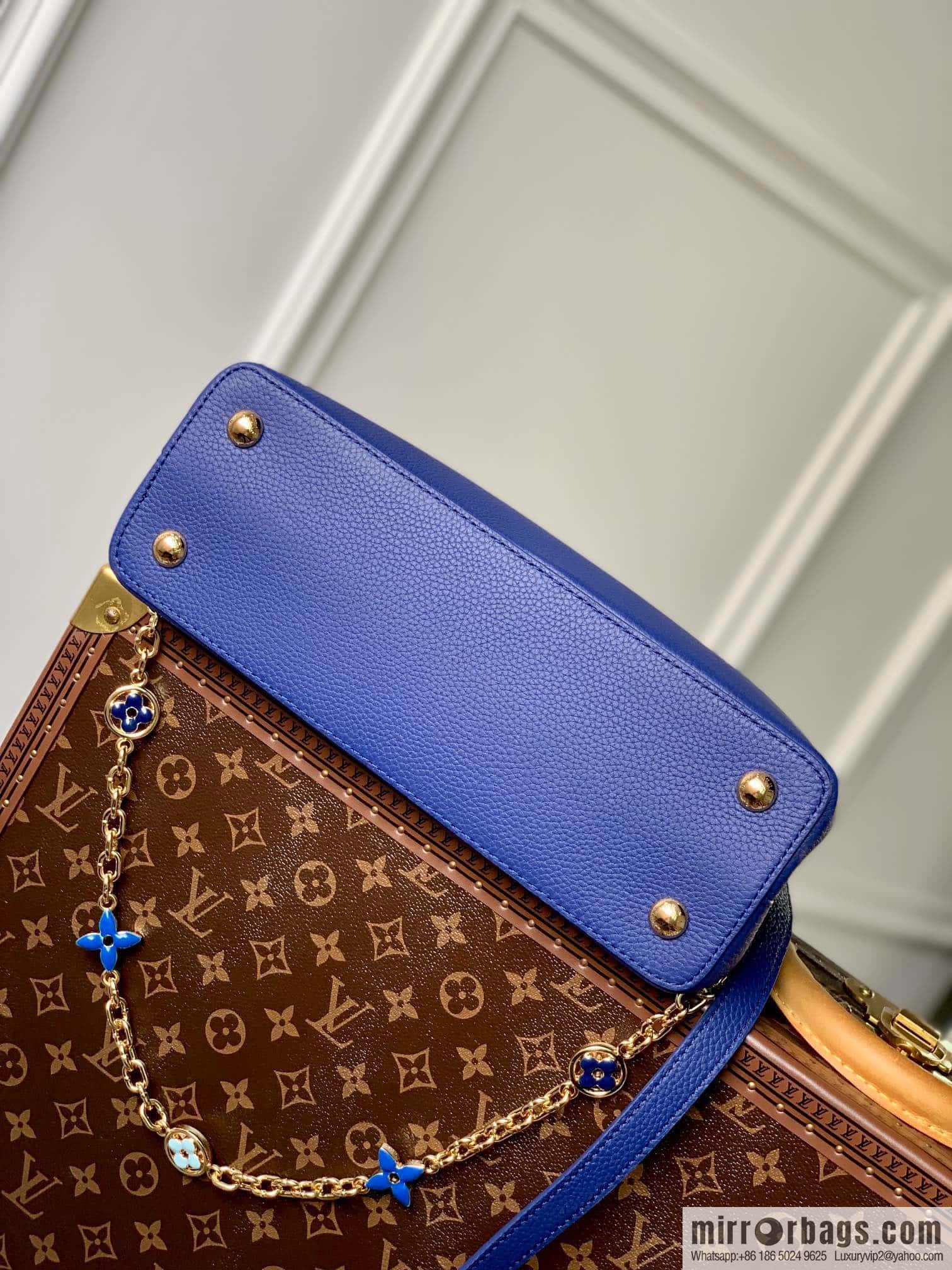 [Exclusive real shot M20844 blue/medium] Capucines medium handbag