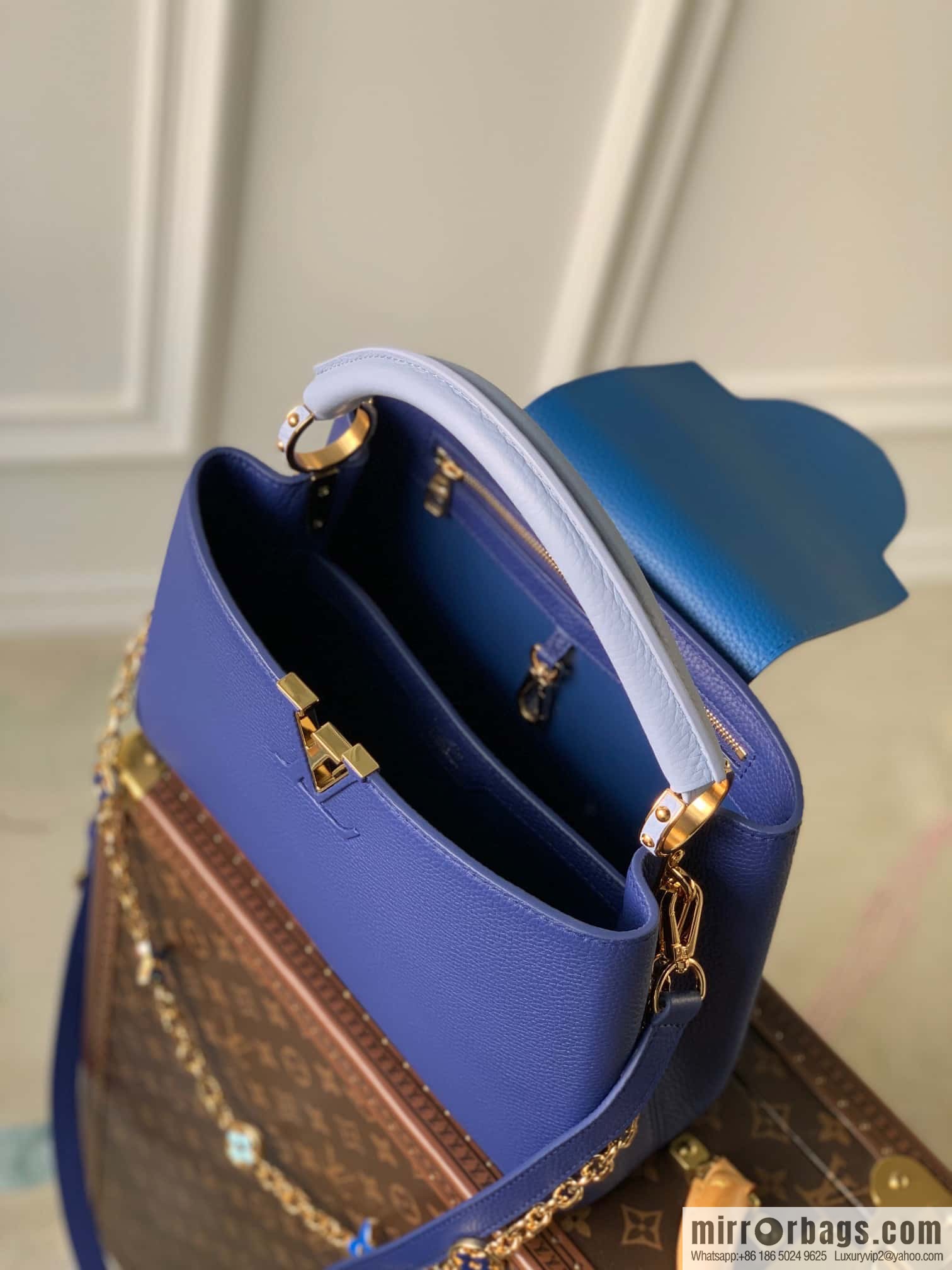 [Exclusive real shot M20844 blue/medium] Capucines medium handbag