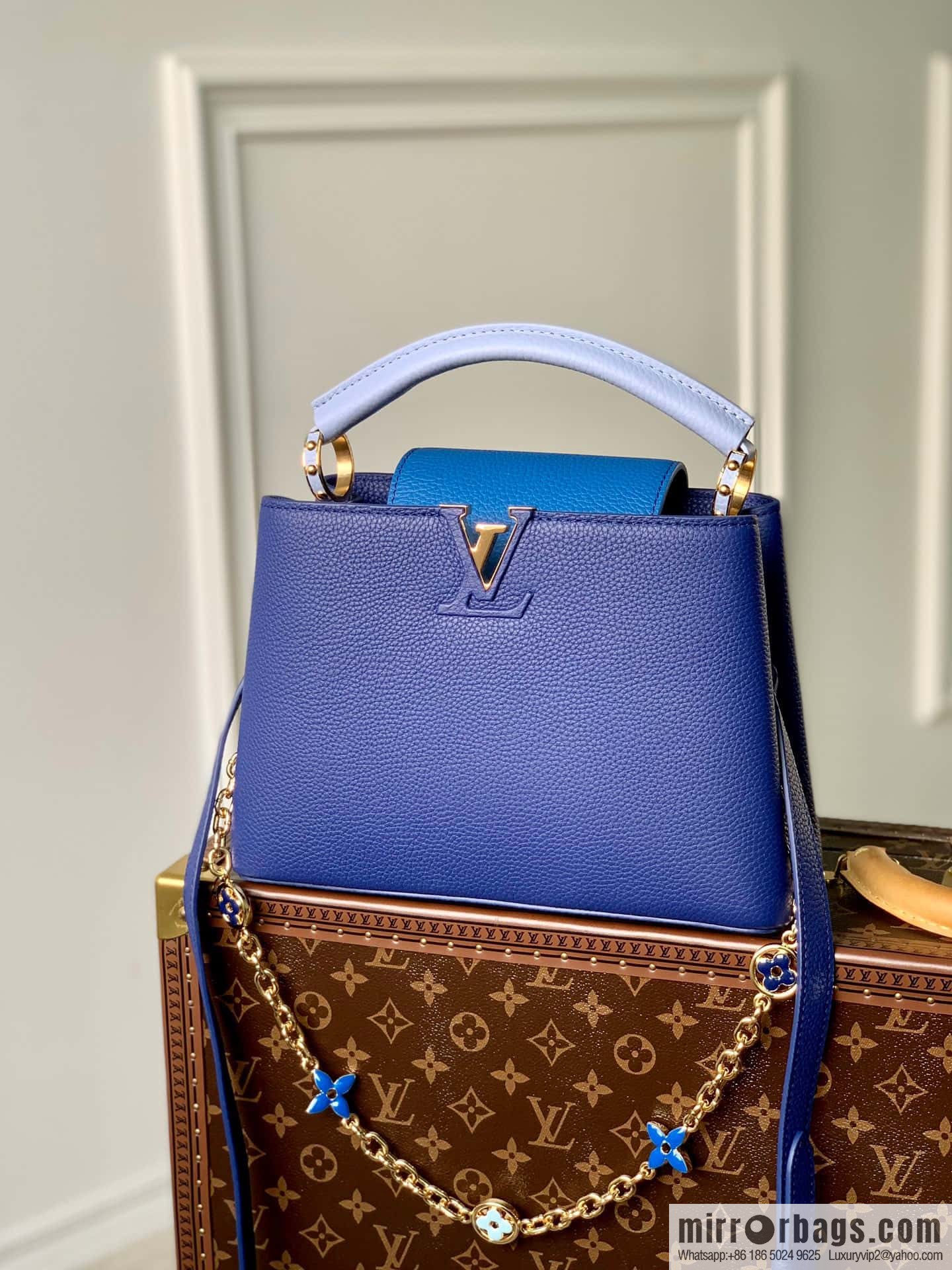 [Exclusive real shot M20844 blue/small] Capucines BB handbag