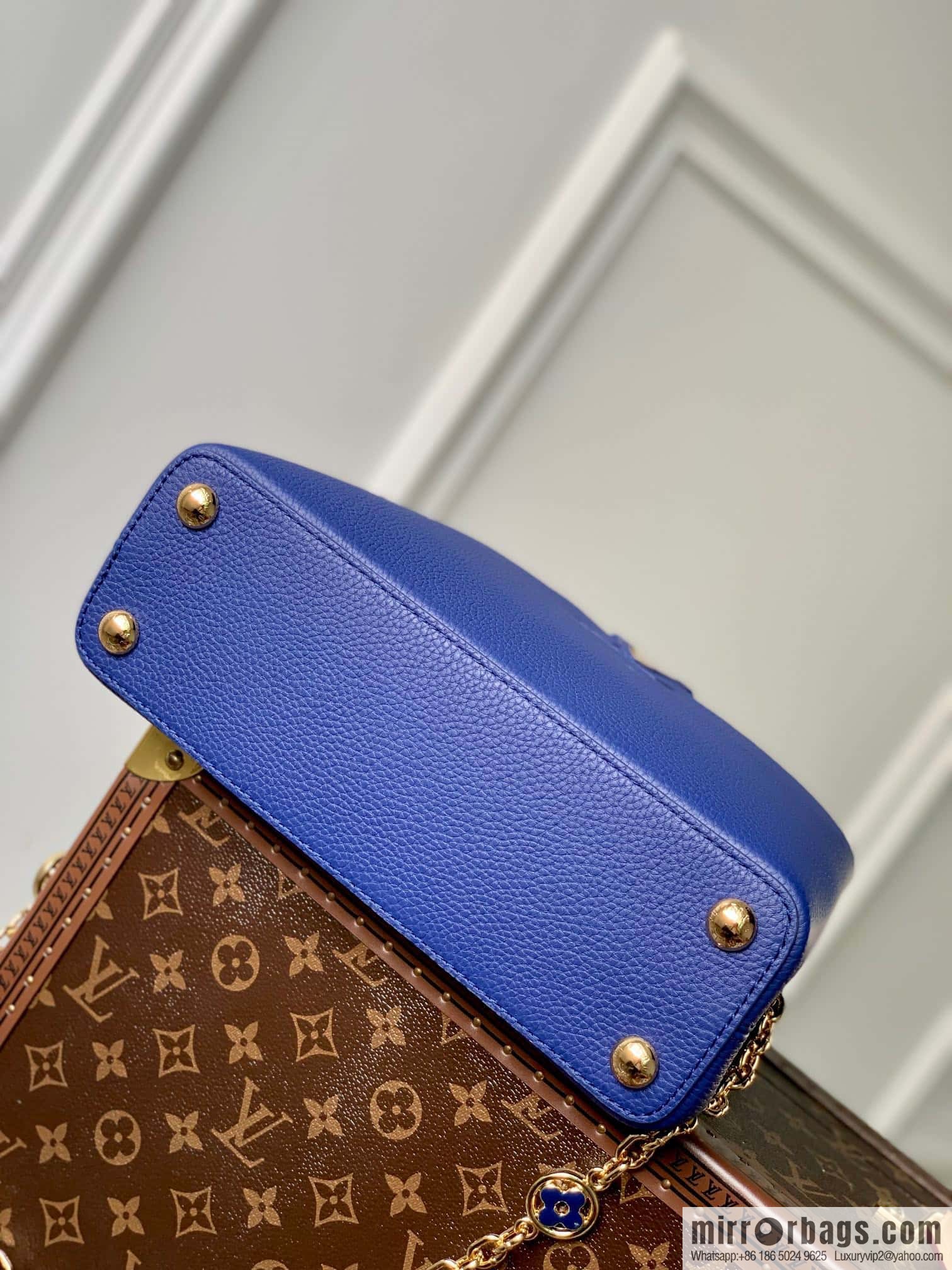 [Exclusive real shot M20844 blue/small] Capucines BB handbag