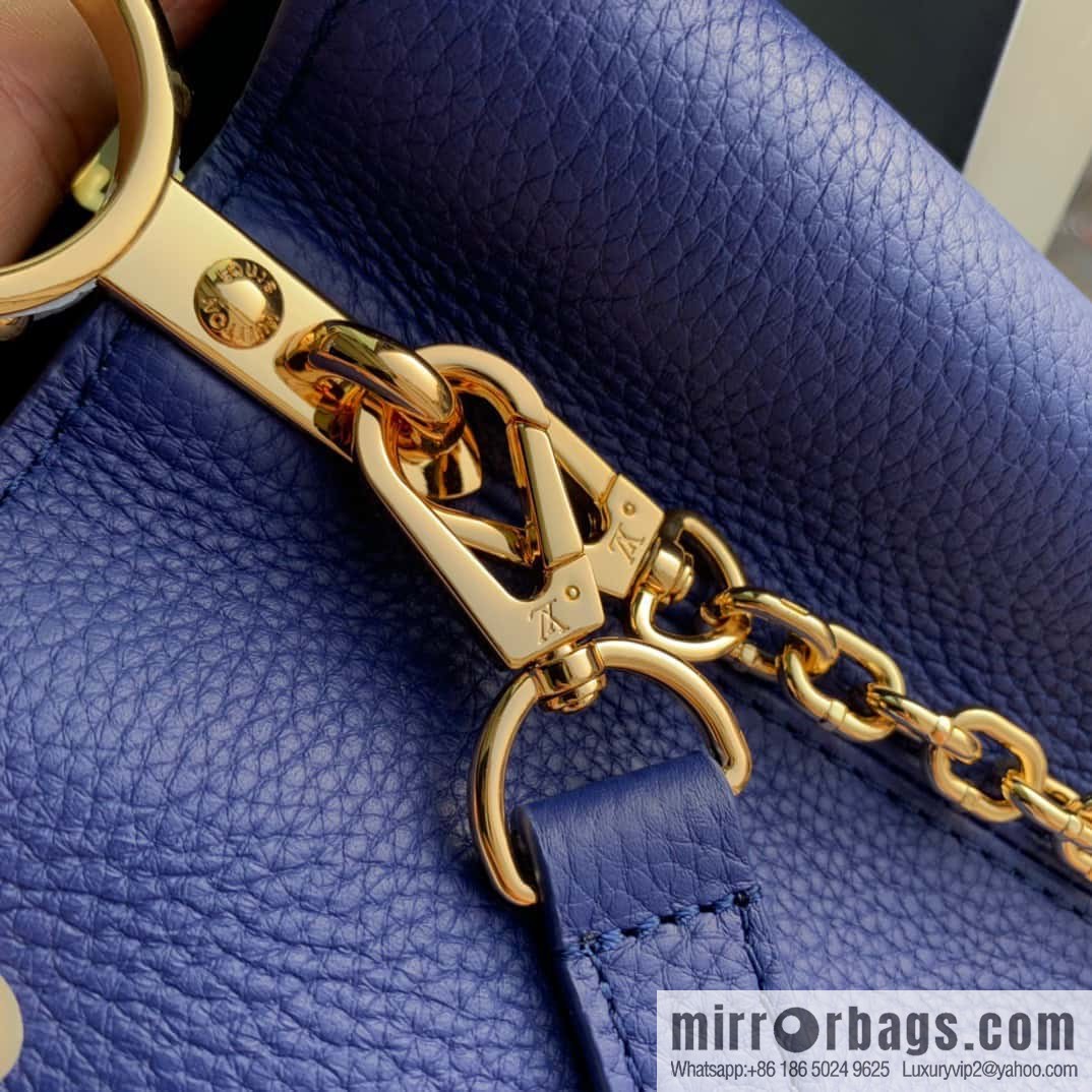 [Exclusive real shot M20844 blue/small] Capucines BB handbag