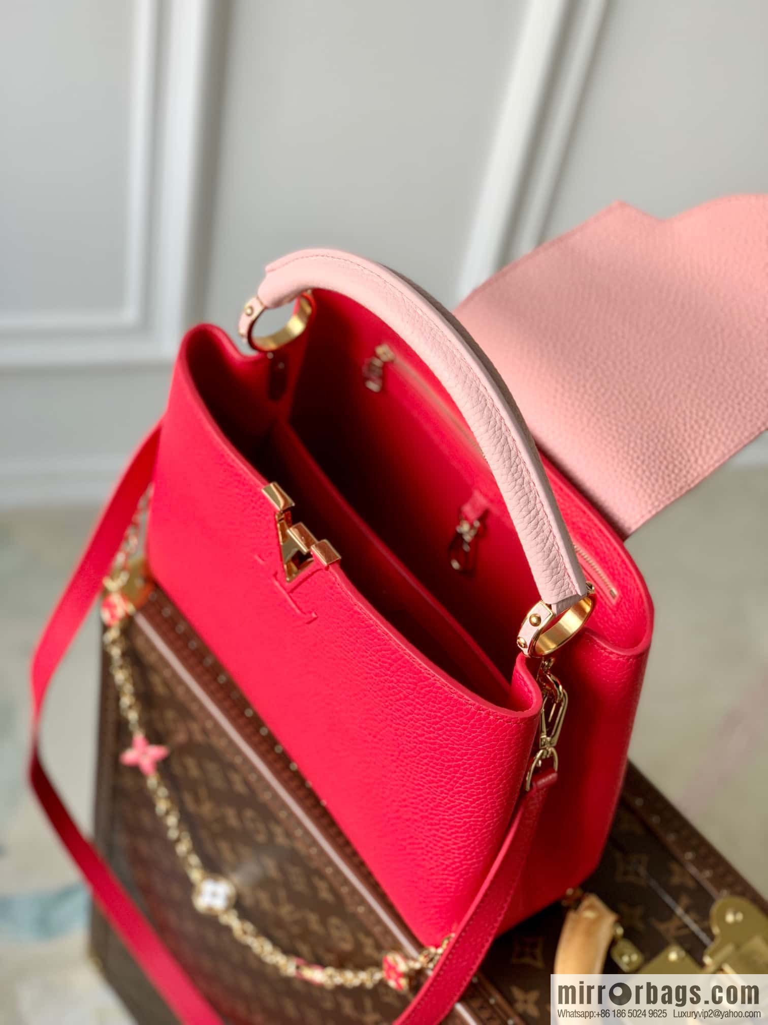 M20845 CAPUCINES medium handbag