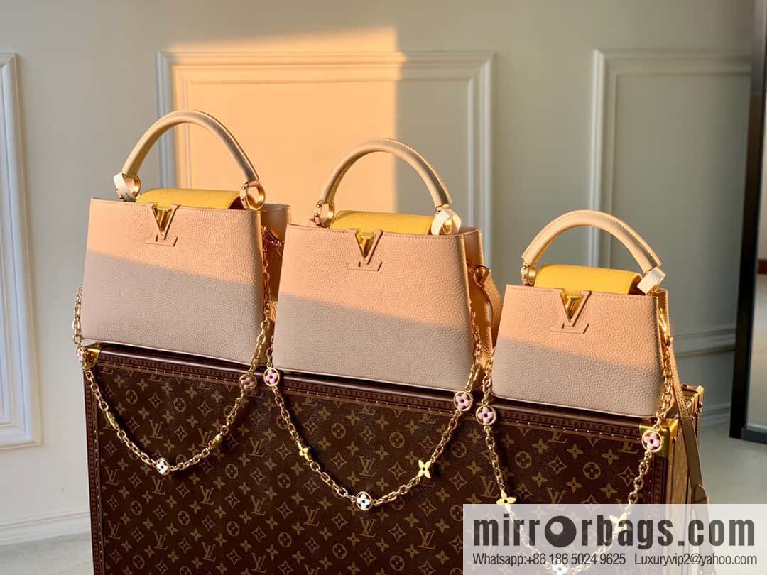 [Exclusive real shot M22375 apricot, small] This Capucines small handbag