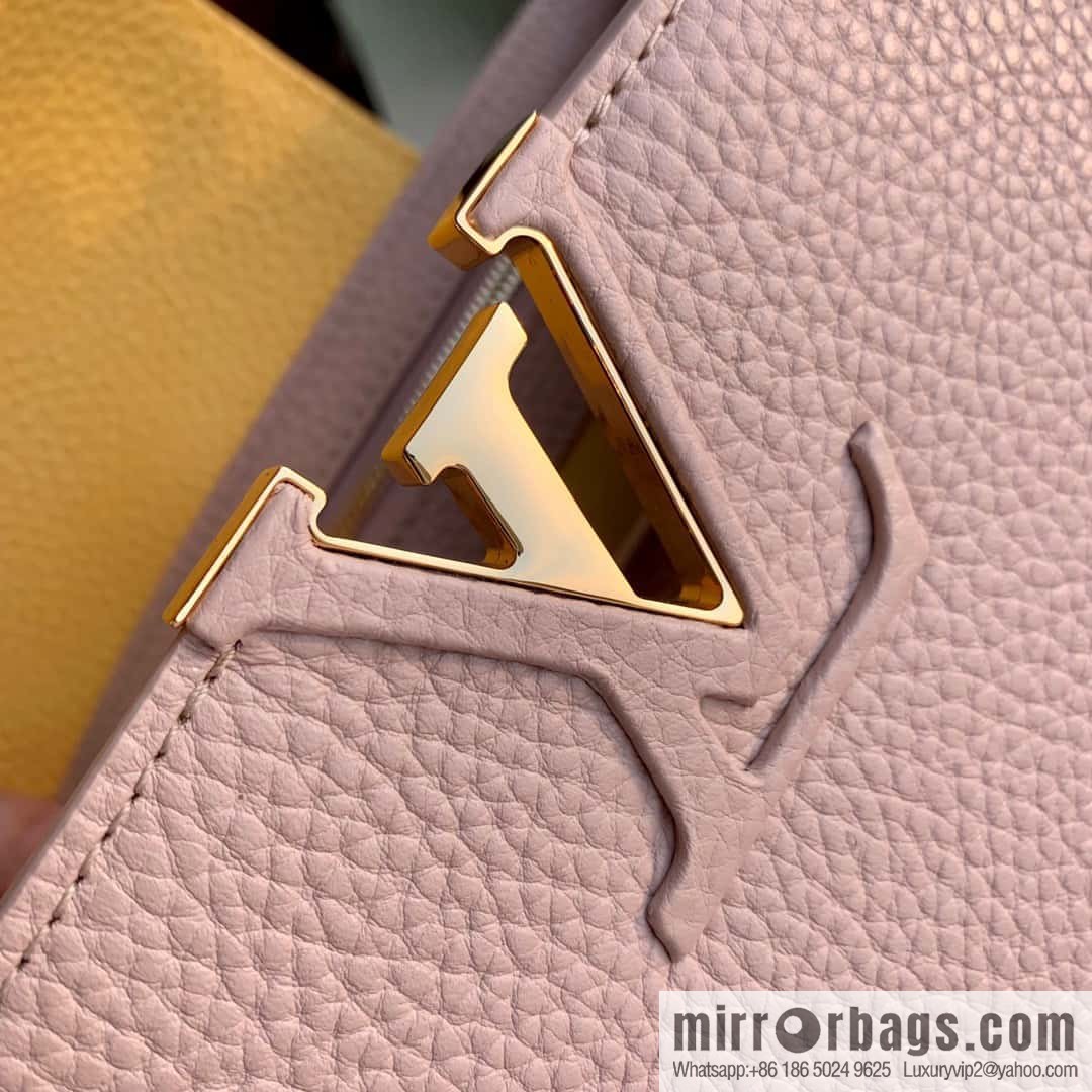 [Exclusive real shot M22375 apricot, small] This Capucines small handbag