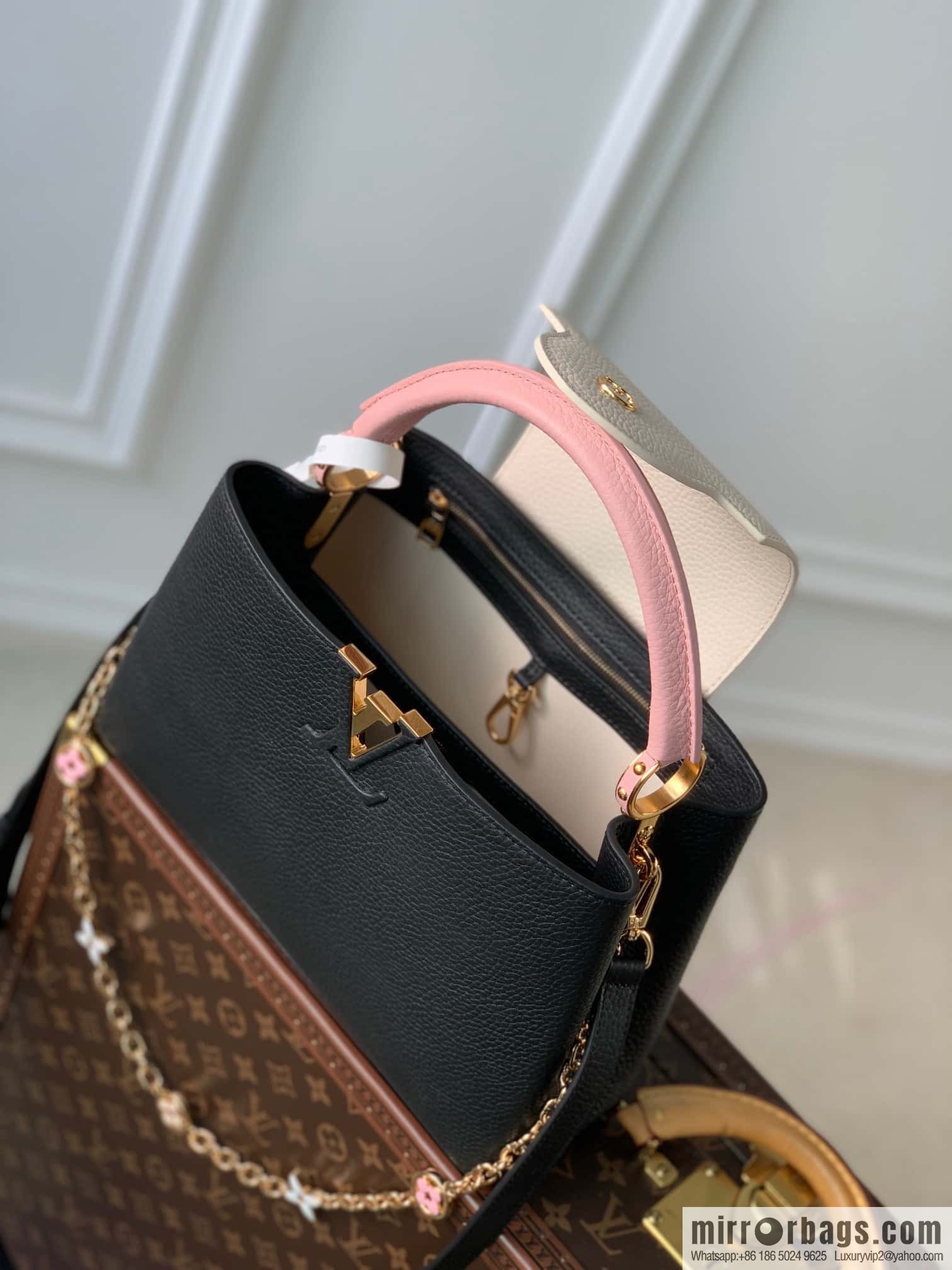 M22375 black medium, this Capucines medium handbag