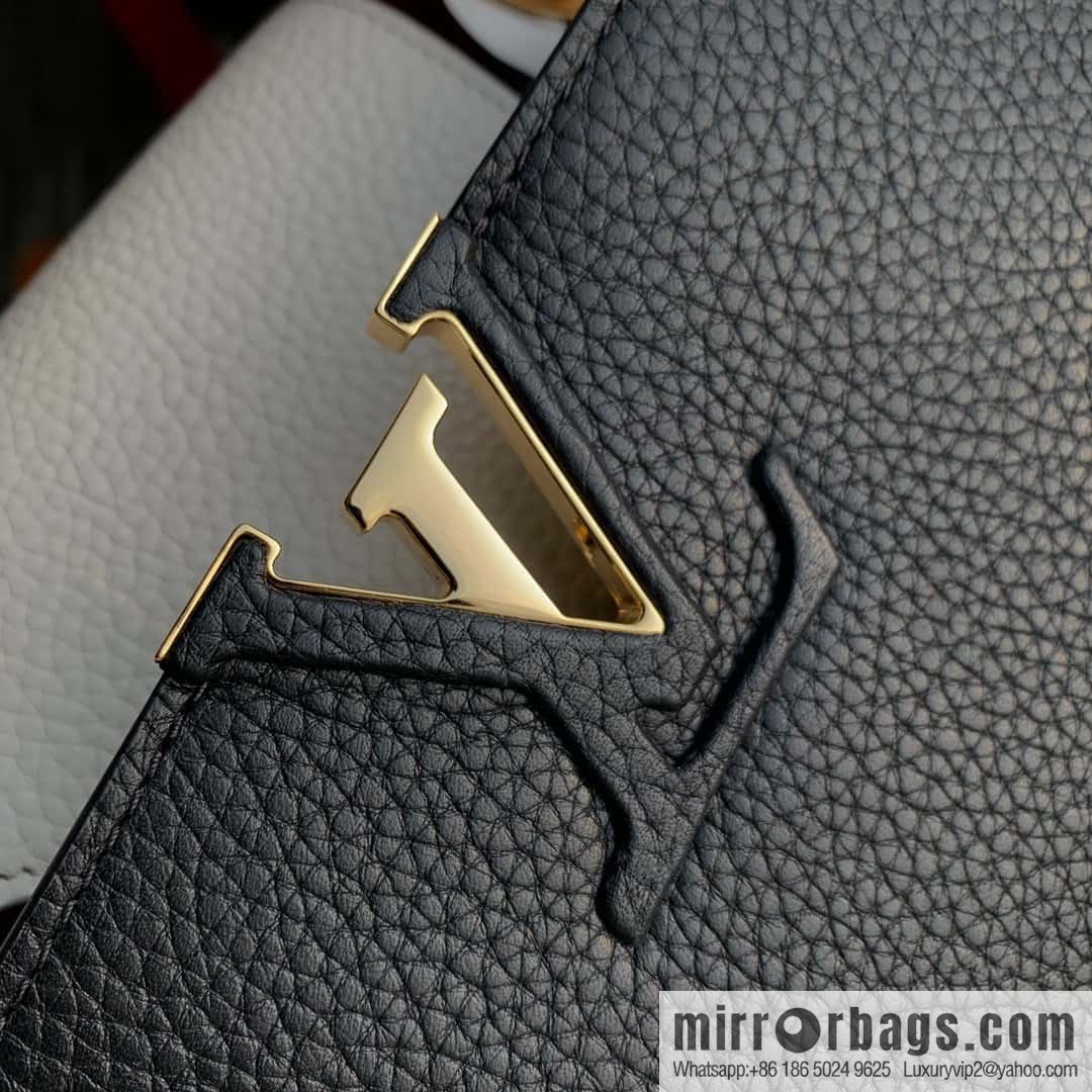 M22375 black medium, this Capucines medium handbag