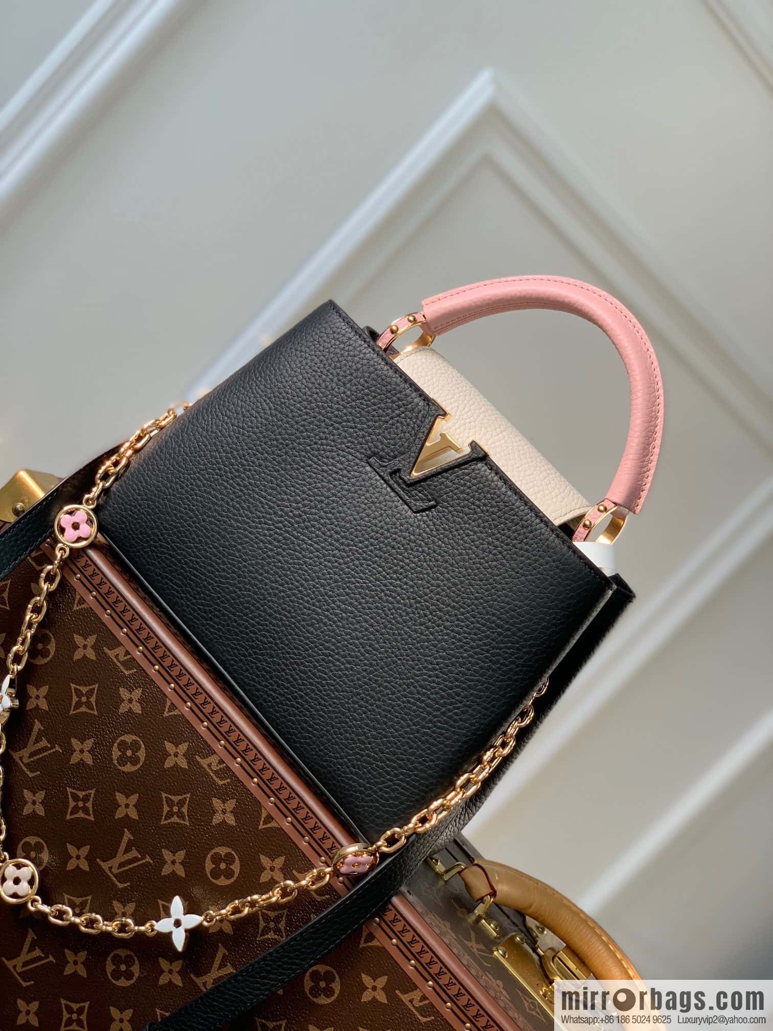 M22375 black small, this Capucines small handbag.