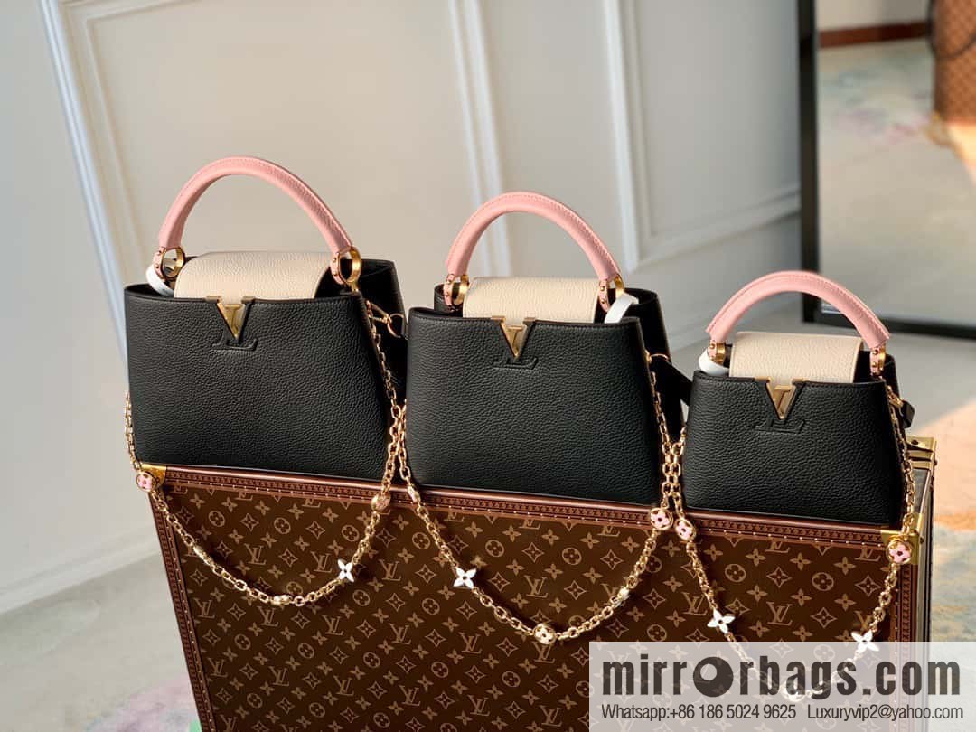 M22375 black medium, this Capucines medium handbag