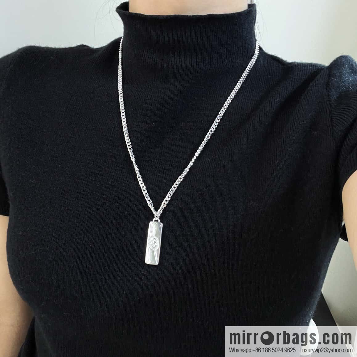 ☀New Gucci Gucci strip necklace ☀