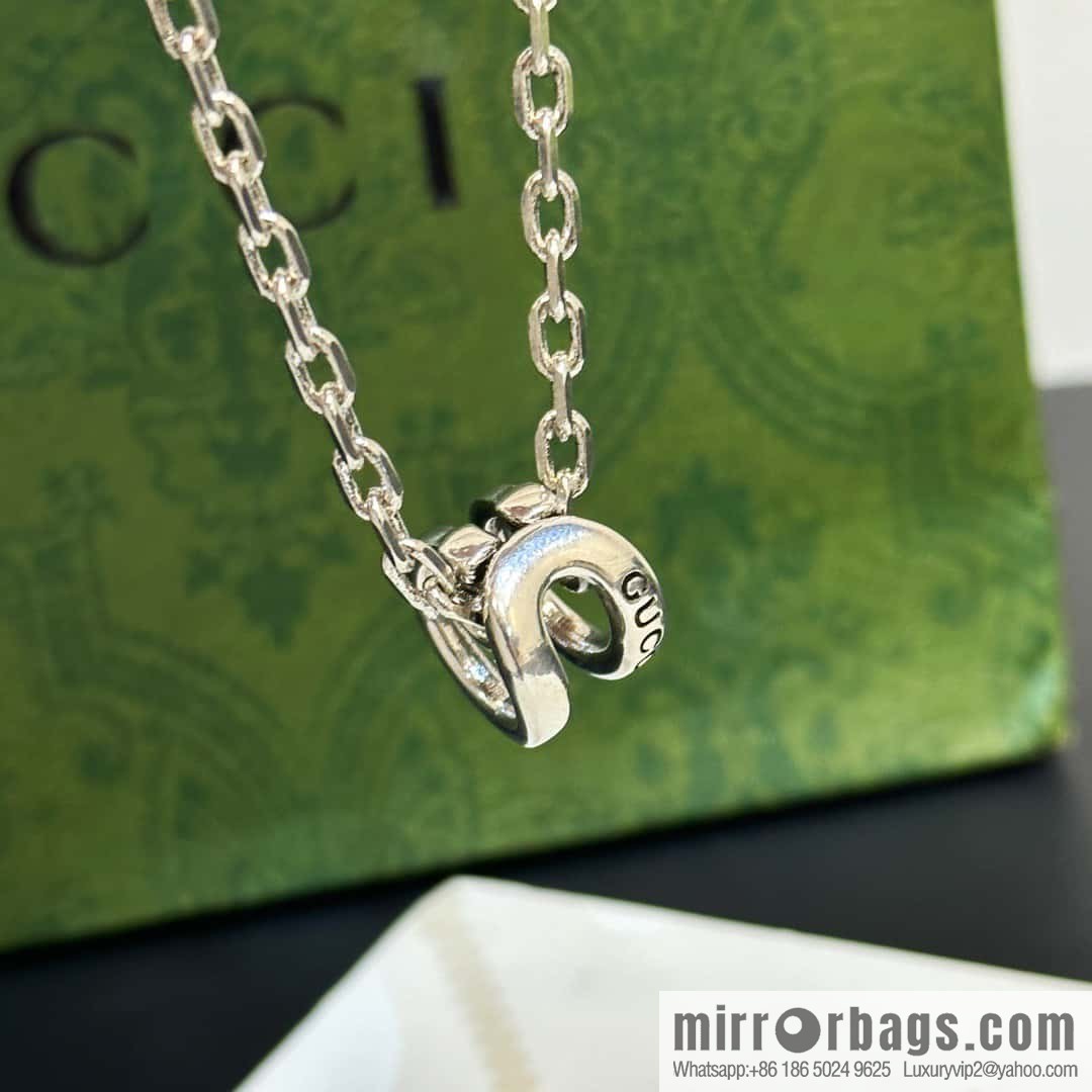 ☀New Gucci Gucci Horseshoe Necklace ☀