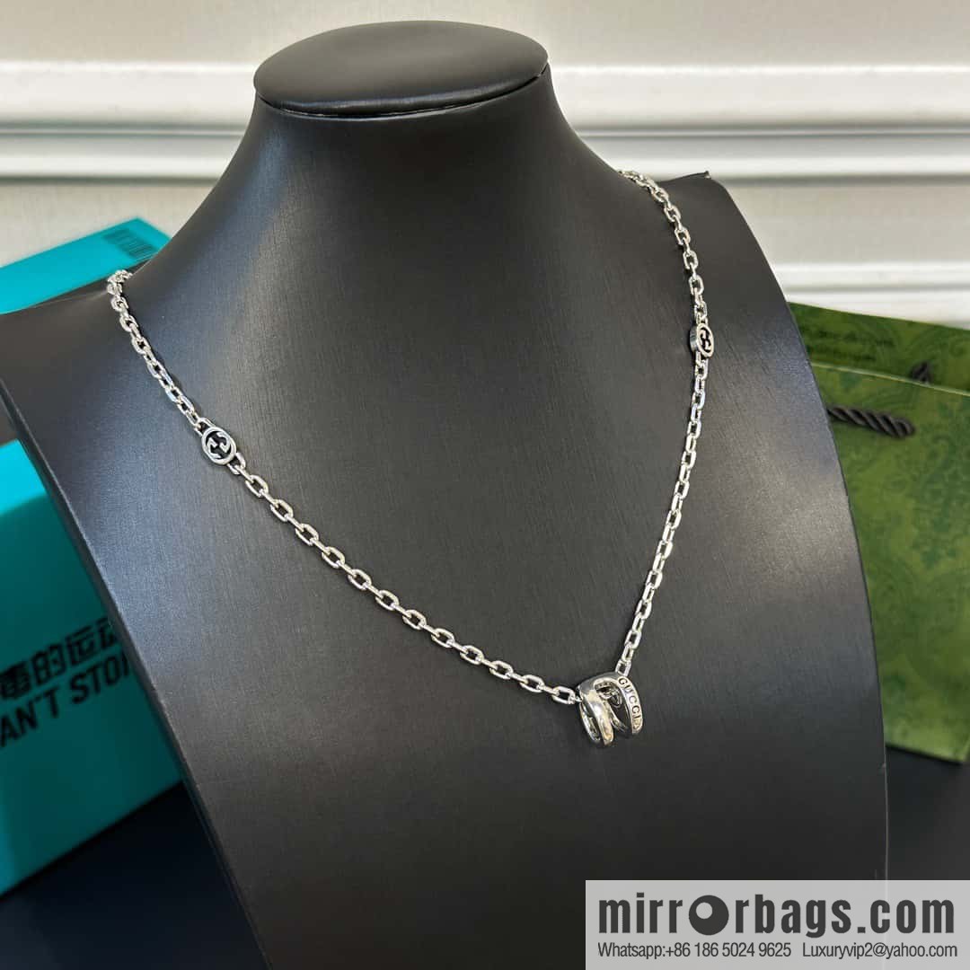 ☀New Gucci Gucci Horseshoe Necklace ☀