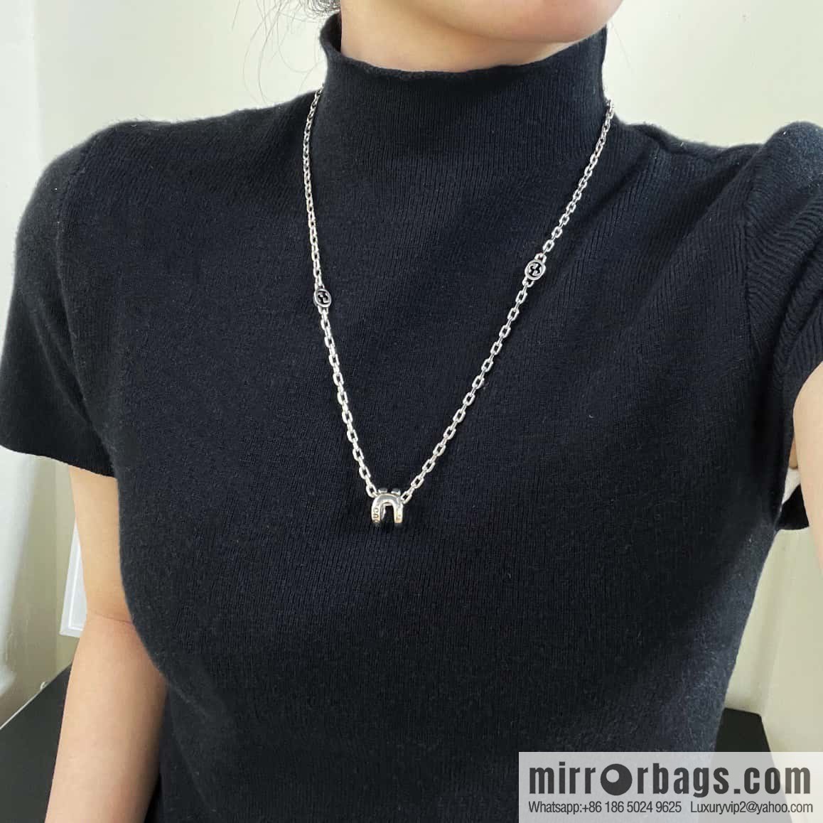 ☀New Gucci Gucci Horseshoe Necklace ☀