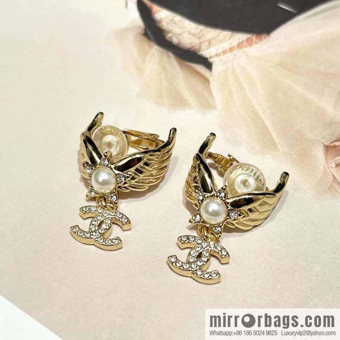 ☀️New ☑️ Chanel C2 double C angel wing earrings ☀️