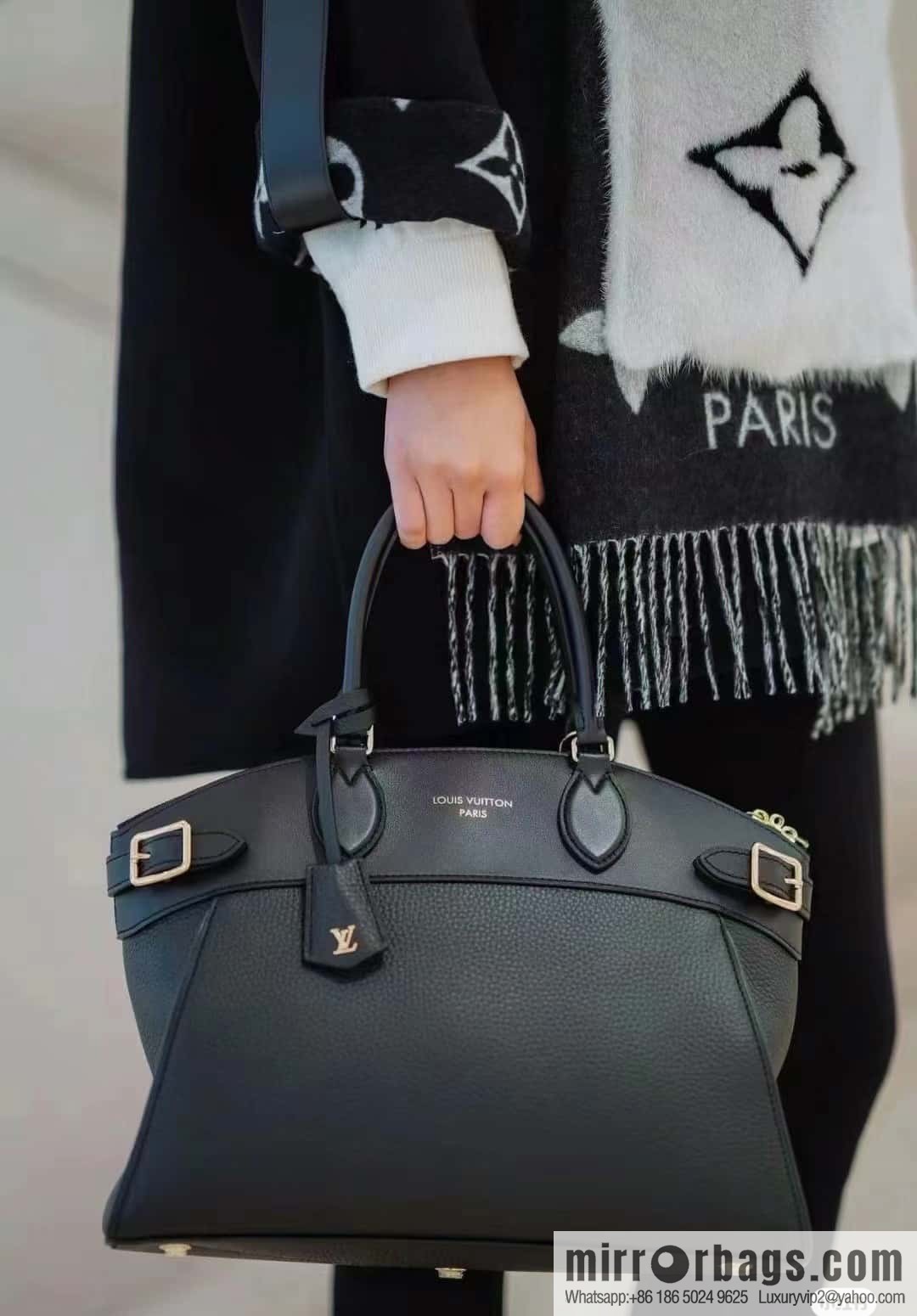 [Original order boutique] M22914 black full leather portable women's bag series Lock It MM handbag M22914 22925 22927 23061 Ays Lock It MM bag