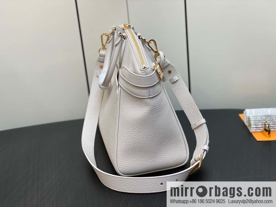 [Original order boutique] M22914 black full leather portable women's bag series Lock It MM handbag M22914 22925 22927 23061 Ays Lock It MM bag