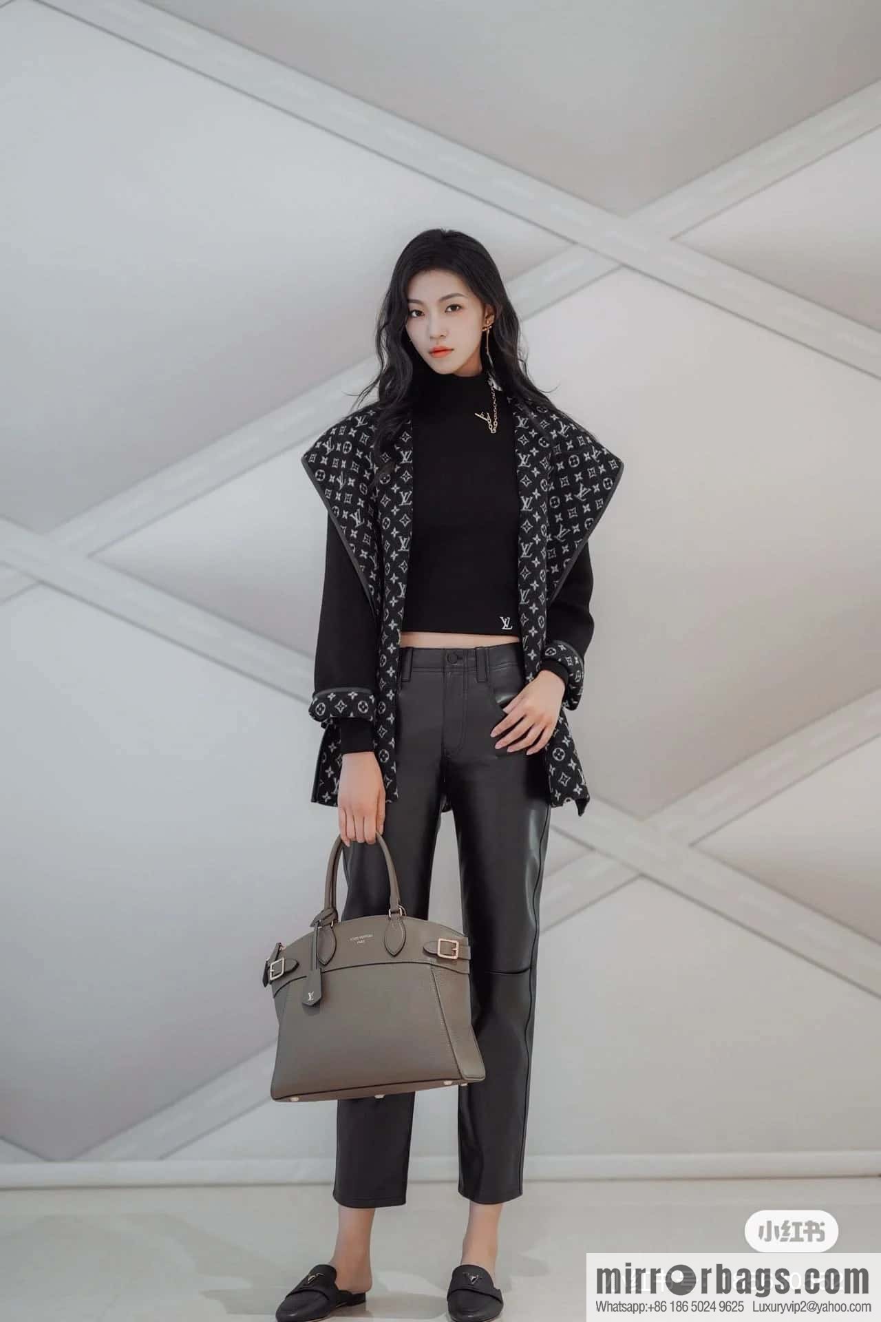 [Original order boutique] M22914 black full leather portable women's bag series Lock It MM handbag M22914 22925 22927 23061 Ays Lock It MM bag