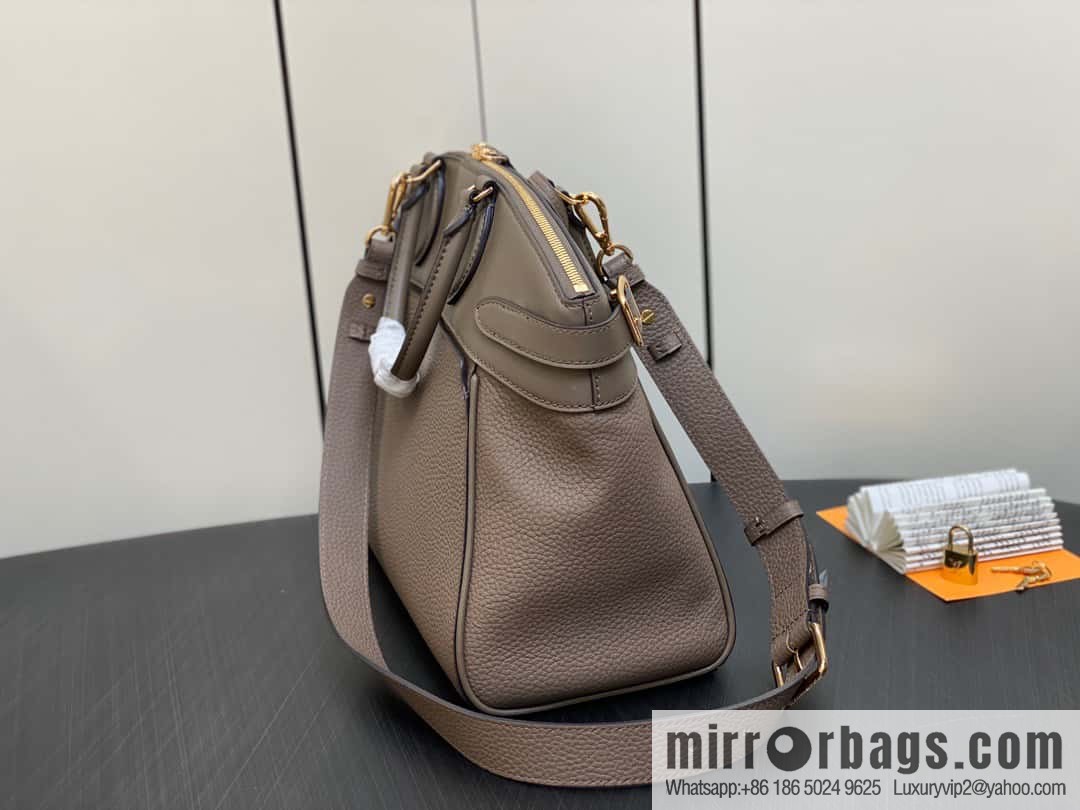 [Original order boutique] M22914 black full leather portable women's bag series Lock It MM handbag M22914 22925 22927 23061 Ays Lock It MM bag