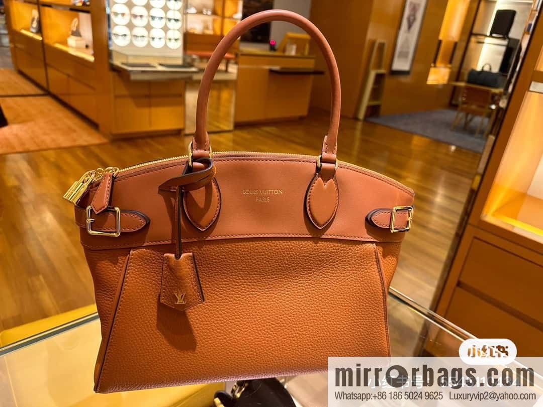 [Original order boutique] M22914 black full leather portable women's bag series Lock It MM handbag M22914 22925 22927 23061 Ays Lock It MM bag