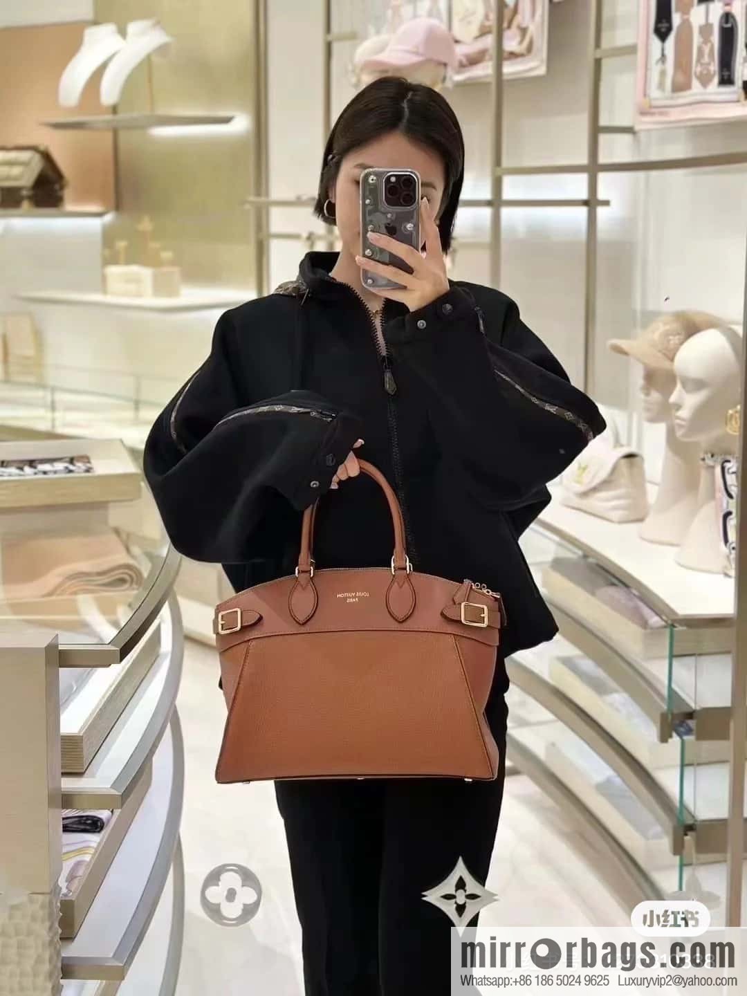 [Original order boutique] M22914 black full leather portable women's bag series Lock It MM handbag M22914 22925 22927 23061 Ays Lock It MM bag