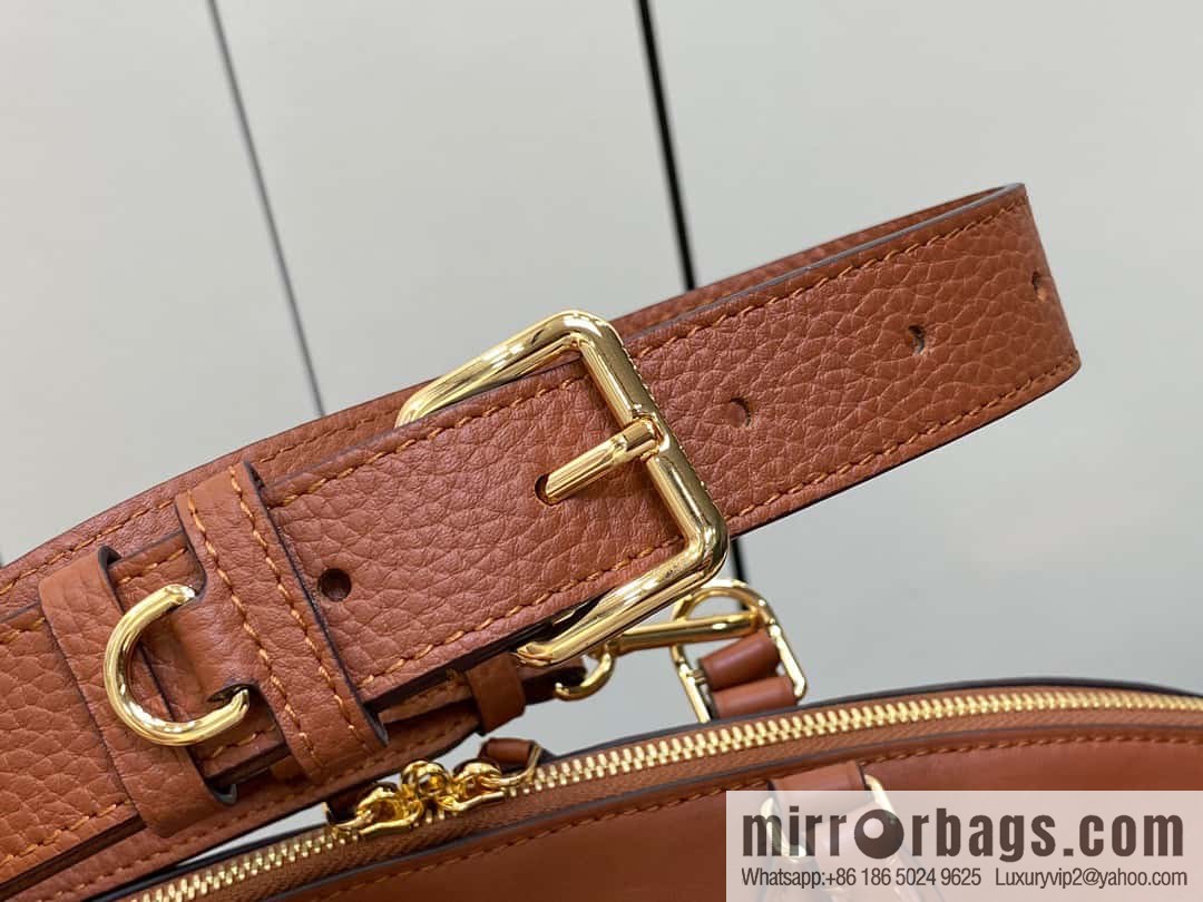 [Original order boutique] M22914 black full leather portable women's bag series Lock It MM handbag M22914 22925 22927 23061 Ays Lock It MM bag