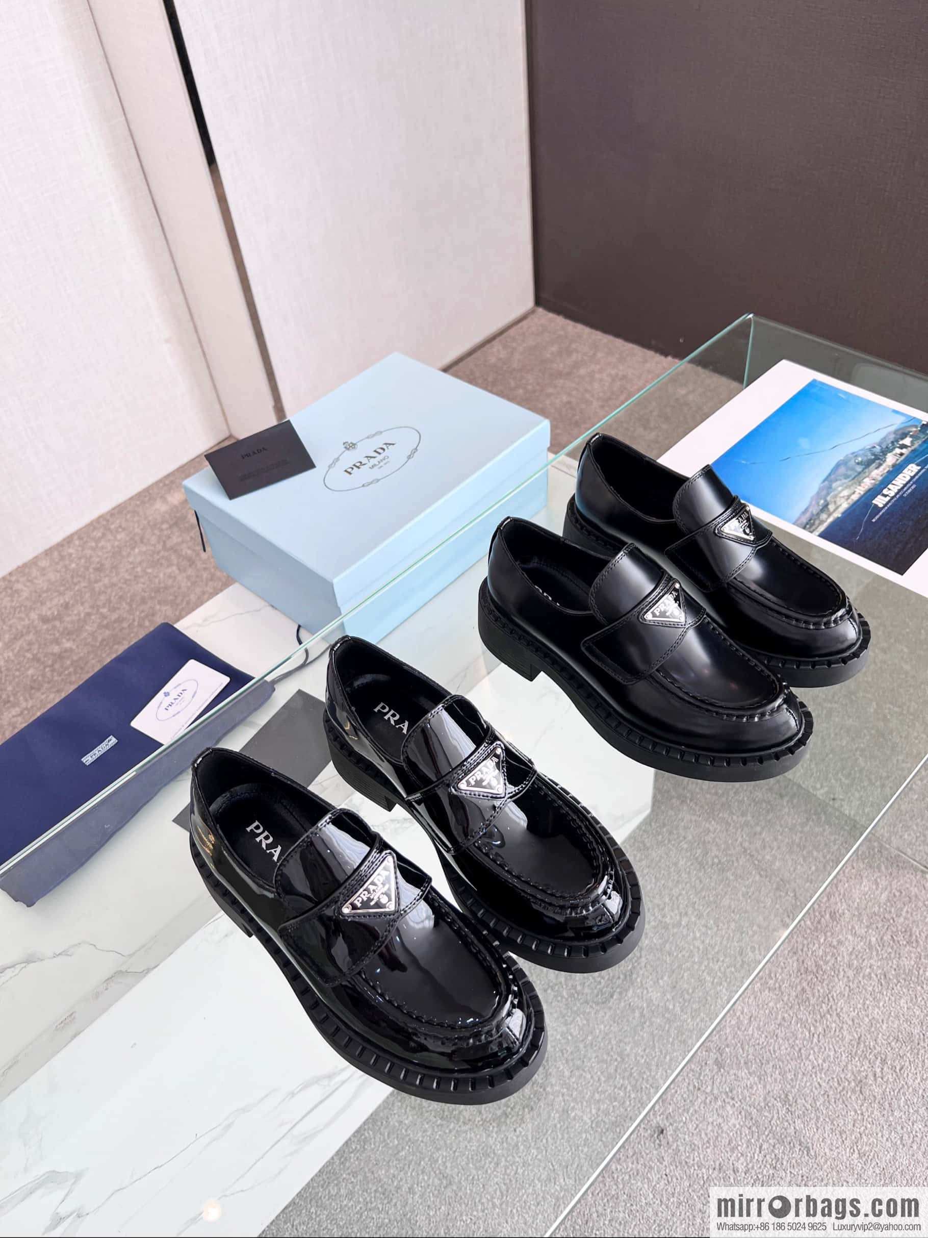 🐰🐰PRADA ² ² ² 3 Prada spring and summer new products Qiao Xin, Cheng Xiao, Liu Lingzi same round head triangular buckle (Mary Jane single shoes) loafers