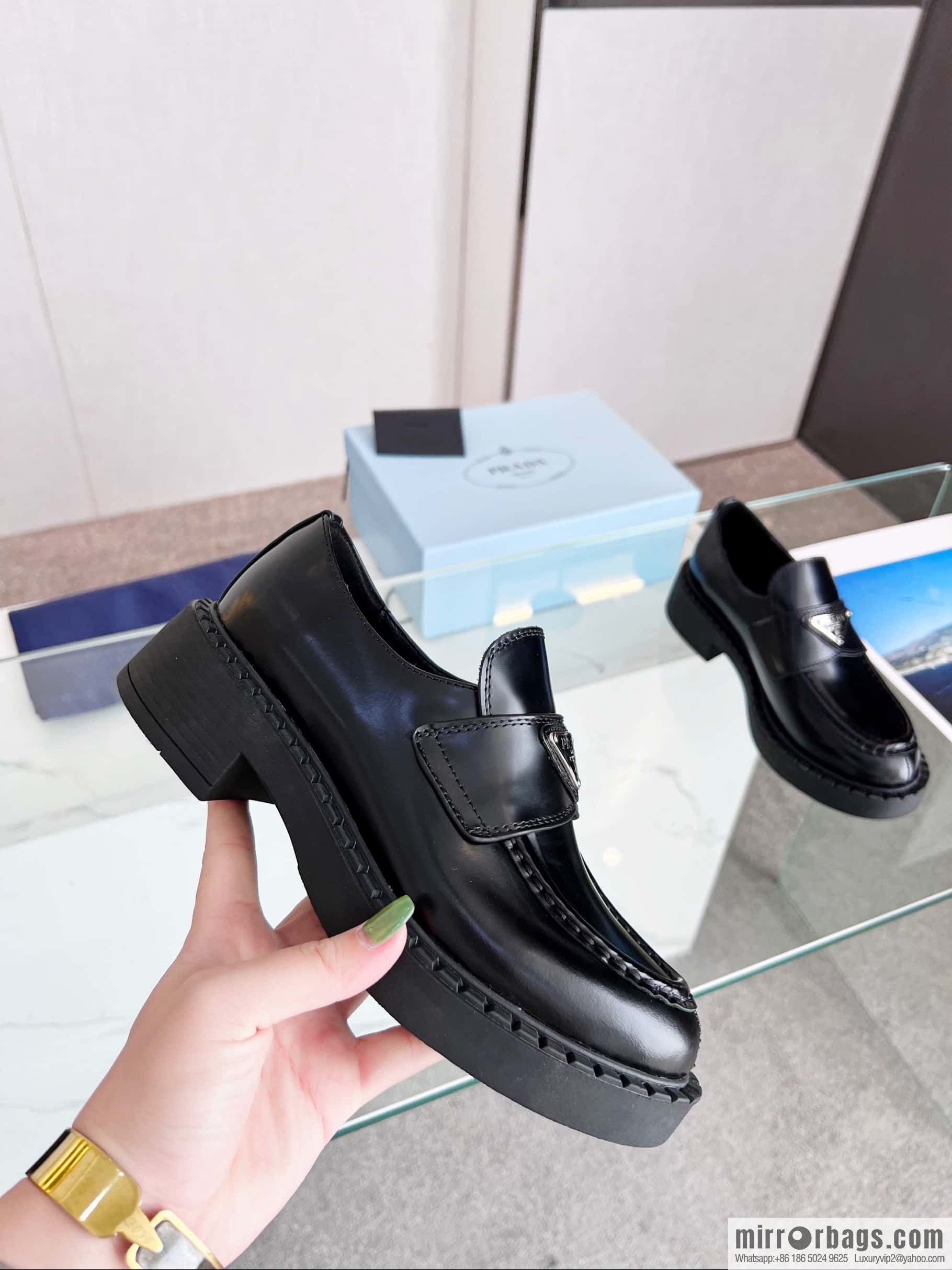 🐰🐰PRADA ² ² ² 3 Prada spring and summer new products Qiao Xin, Cheng Xiao, Liu Lingzi same round head triangular buckle (Mary Jane single shoes) loafers