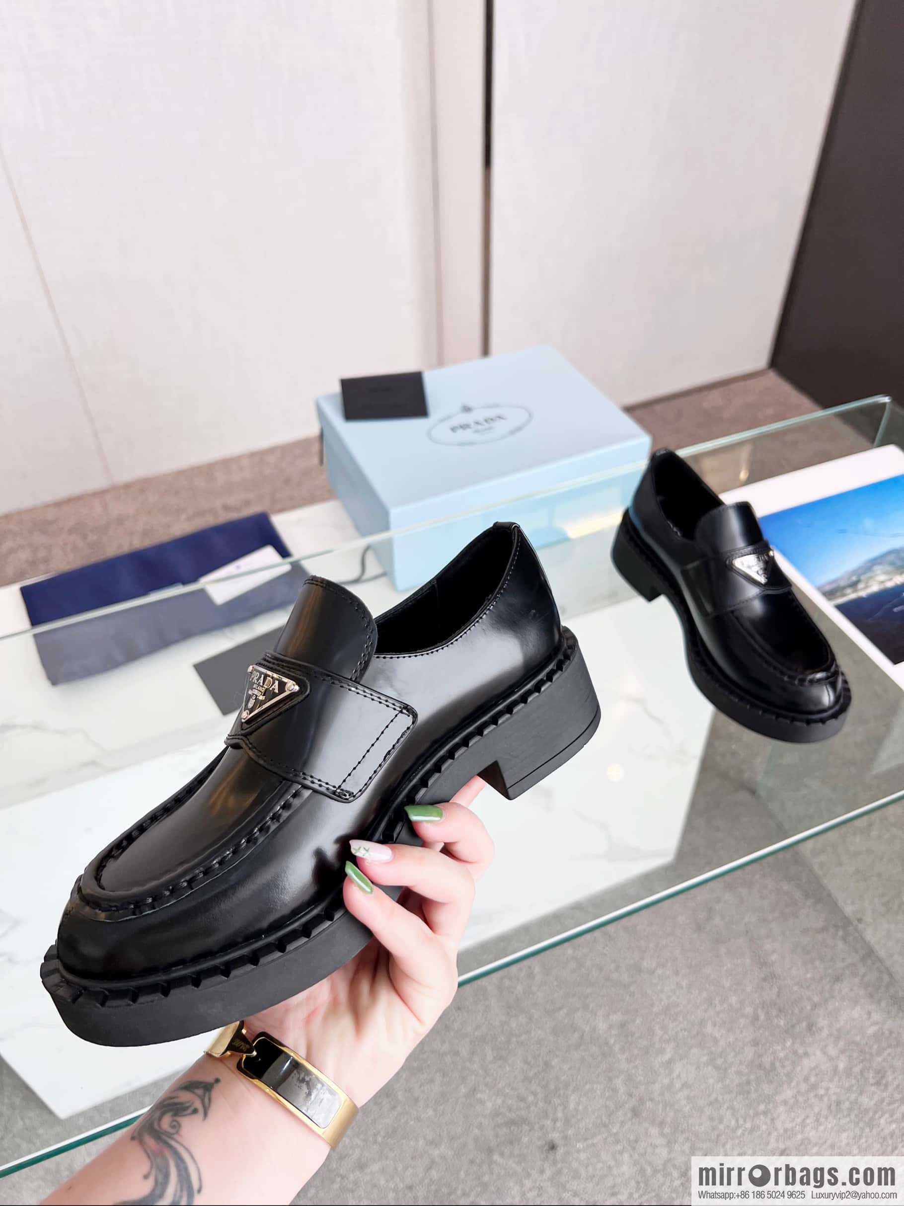 🐰🐰PRADA ² ² ² 3 Prada spring and summer new products Qiao Xin, Cheng Xiao, Liu Lingzi same round head triangular buckle (Mary Jane single shoes) loafers
