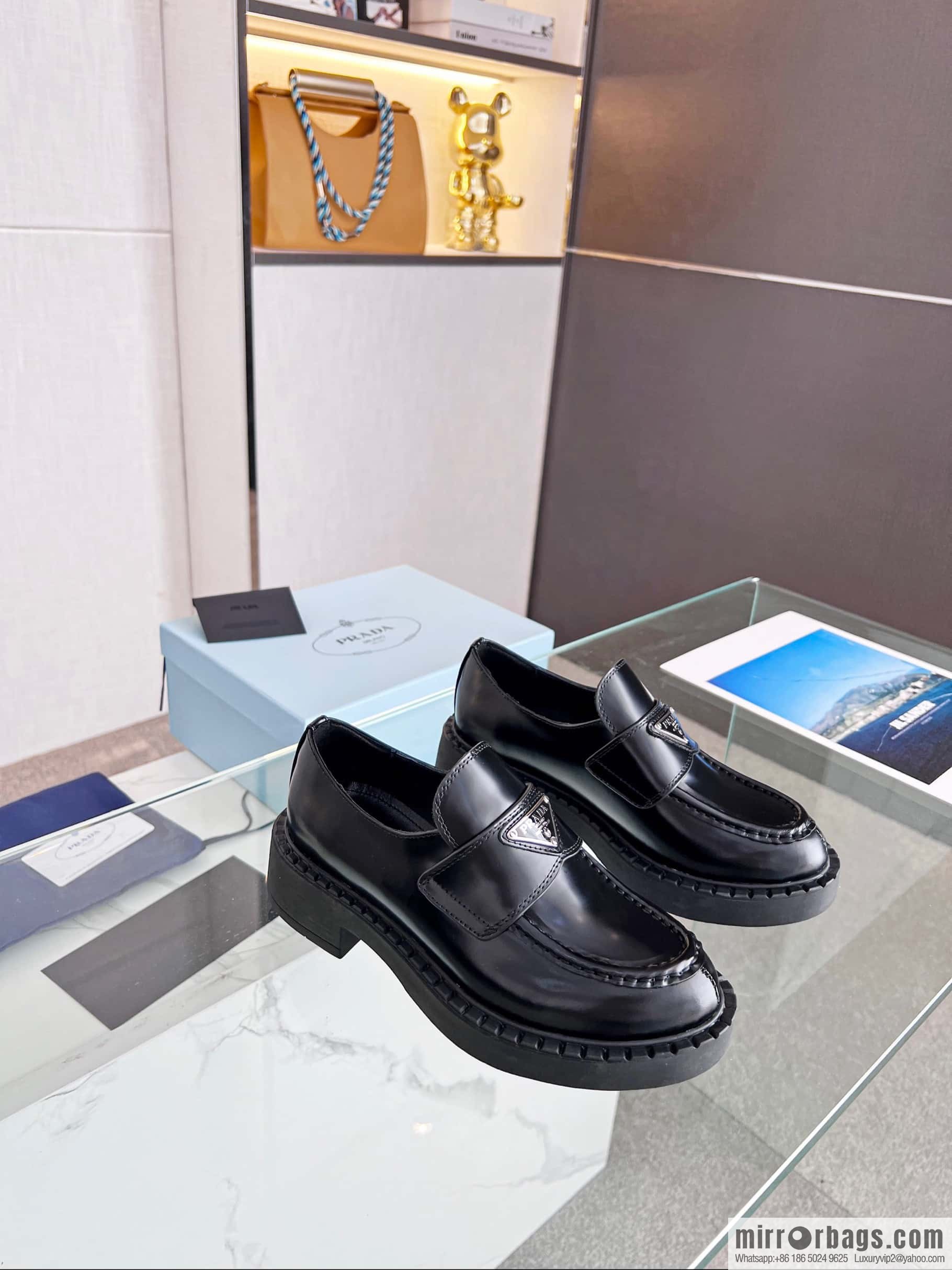 🐰🐰PRADA ² ² ² 3 Prada spring and summer new products Qiao Xin, Cheng Xiao, Liu Lingzi same round head triangular buckle (Mary Jane single shoes) loafers